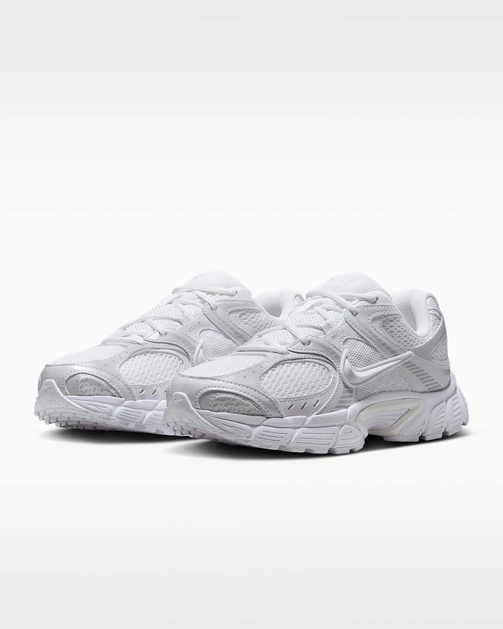 Nike V5 RNR Yansıtıcı Tasarım Vurgulu Kadın Ayakkabısı - Beyaz/Siyah/Metallic Silver/Beyaz