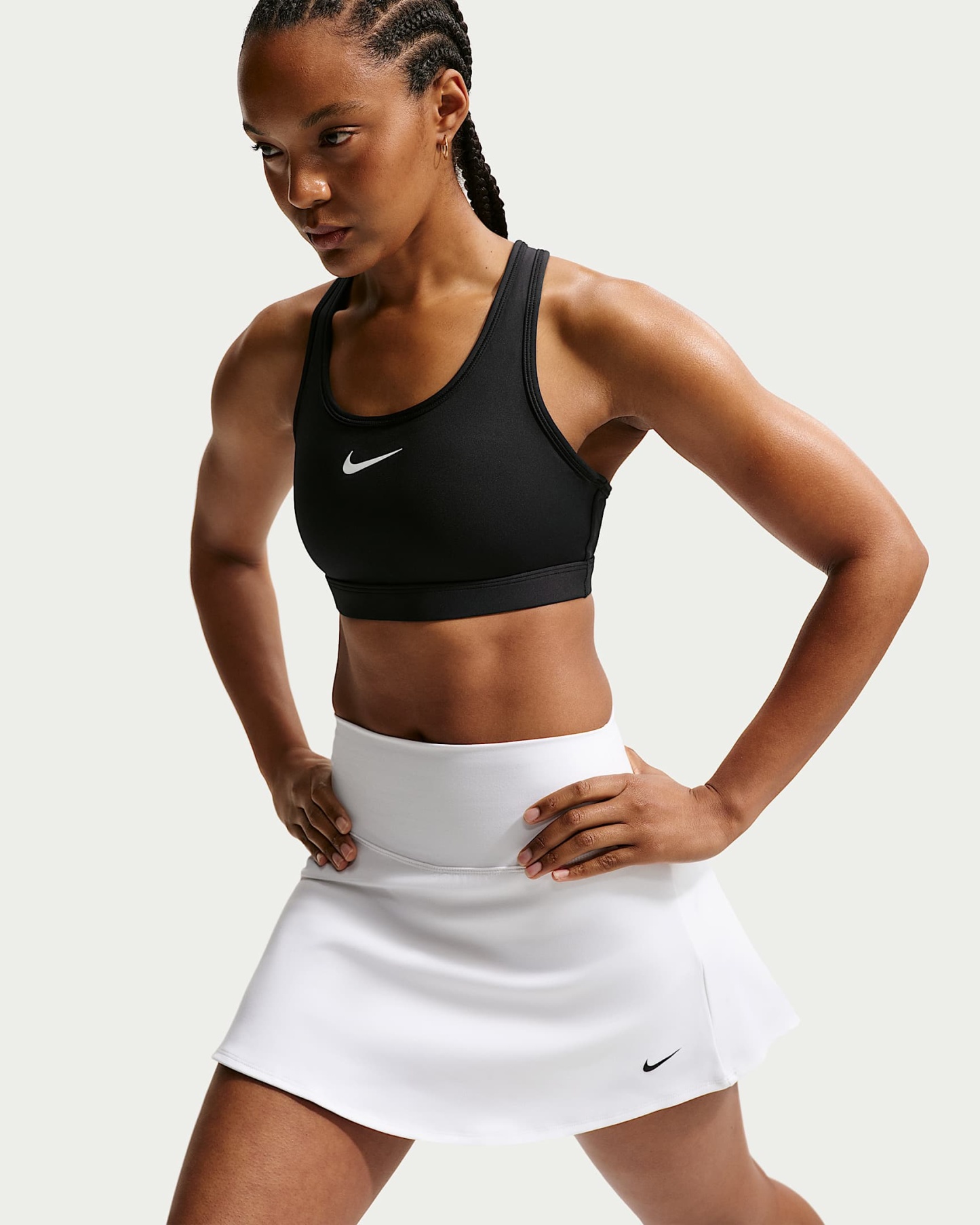 Nike Swoosh Orta Destekli Pedli Kadın Spor Sütyeni - Siyah/Beyaz