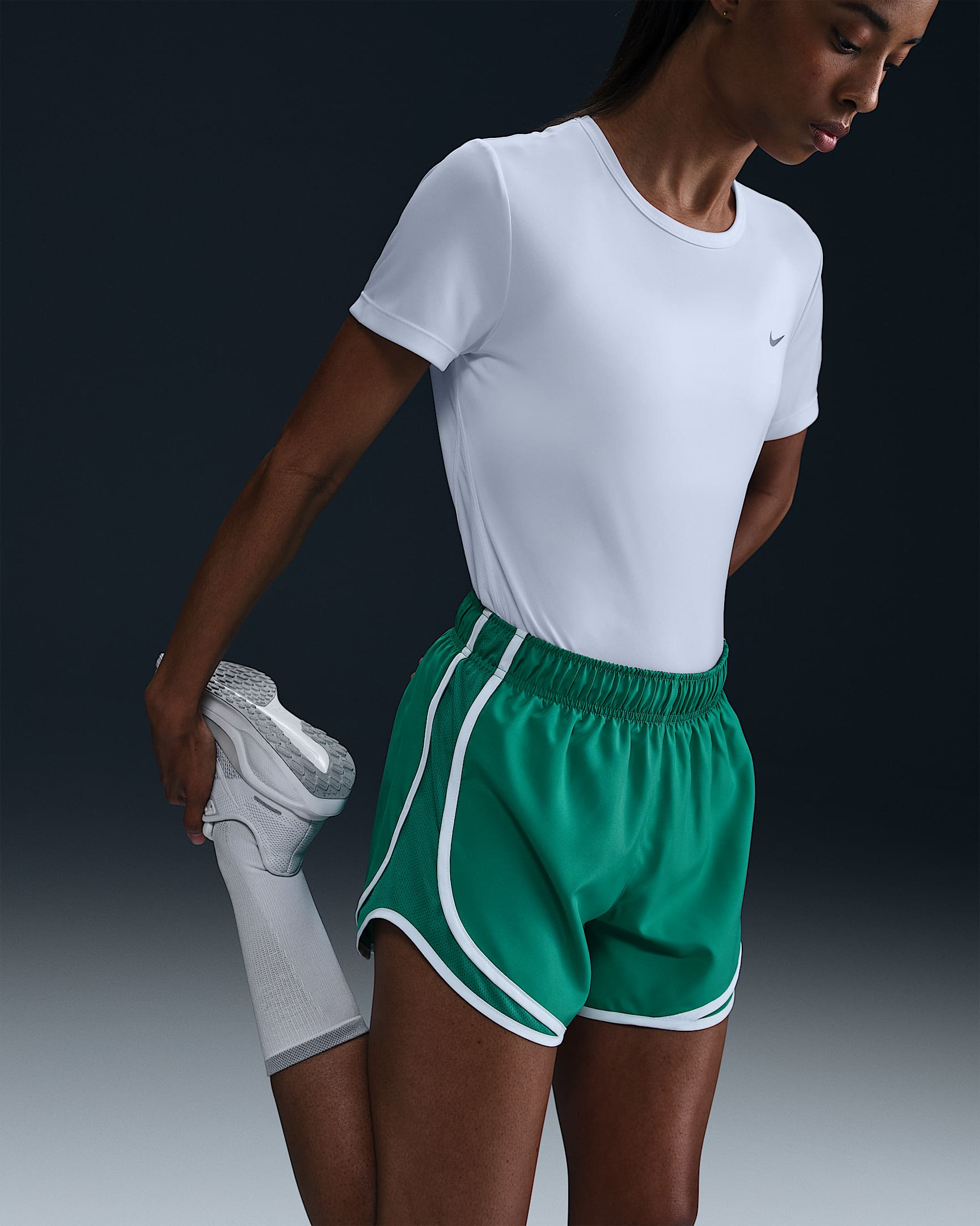 Nike Tempo Dri-FIT Kısa Kollu Kadın Koşu Üstü - Beyaz