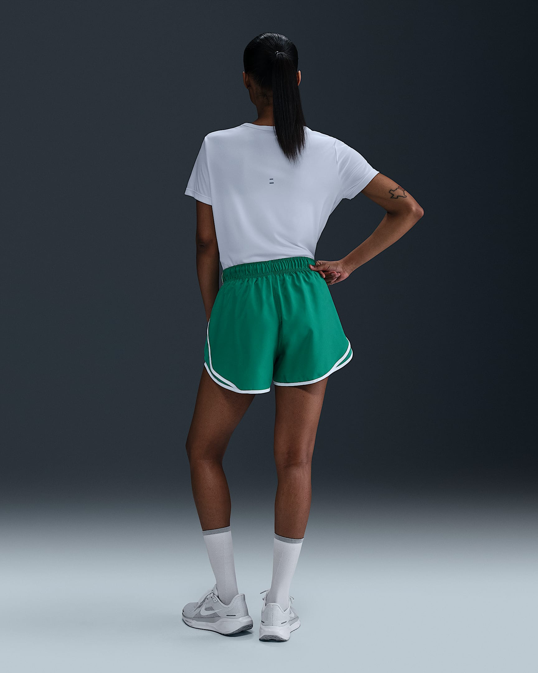 Nike Tempo Dri-FIT Kısa Kollu Kadın Koşu Üstü - Beyaz