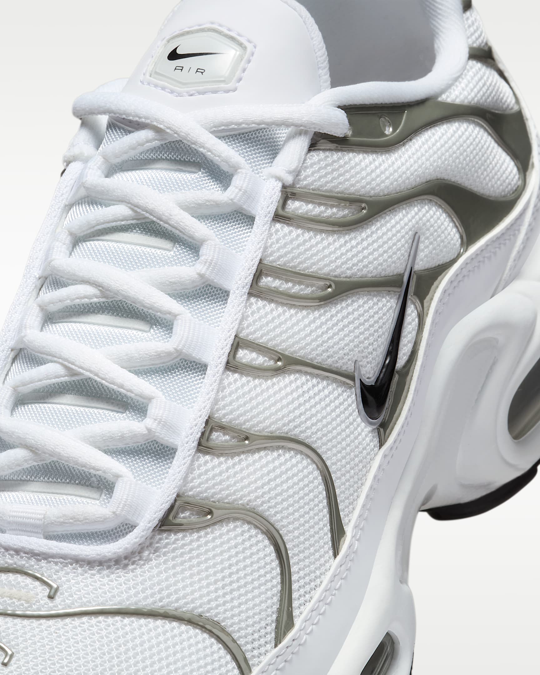 Nike Air Max Plus SE Kadın Ayakkabısı - Beyaz/Pure Platinum/Siyah