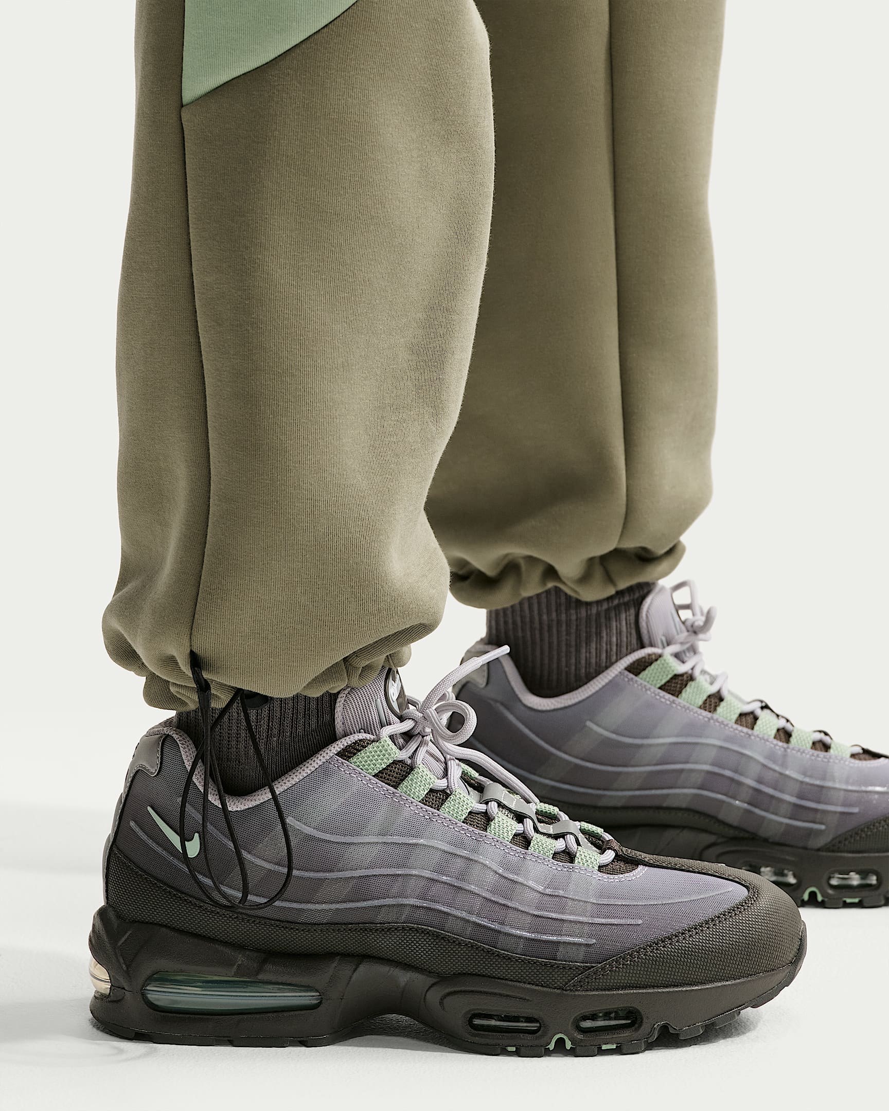Nike Tech Renk Bloklu Açık Paçalı Fleece Erkek Eşofman Altı - Silver Sage/Jade Horizon/Siyah