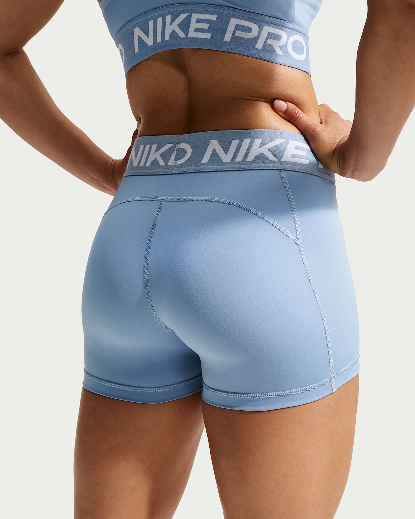 Nike Pro Normal Belli 8 cm Kadın Bisiklet Şortu - Work Blue/Beyaz