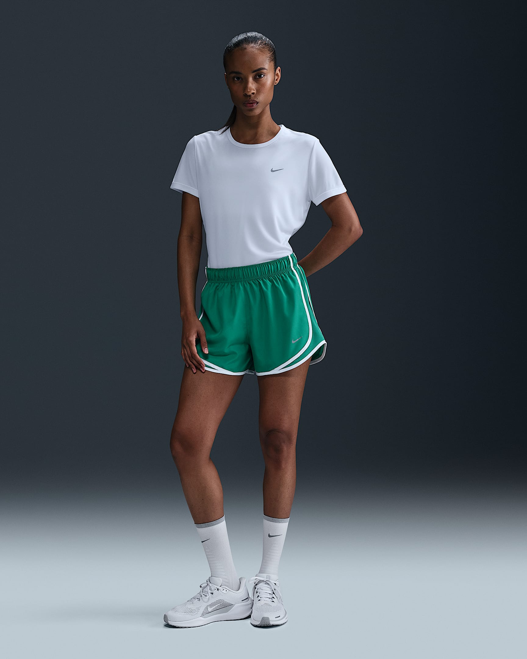 Nike Tempo Dri-FIT Kısa Kollu Kadın Koşu Üstü - Beyaz