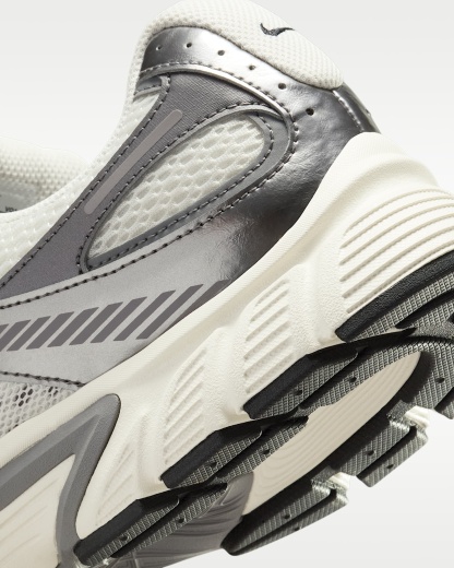 Nike V5 RNR Erkek Ayakkabısı - Phantom/Pencil Point/Siyah