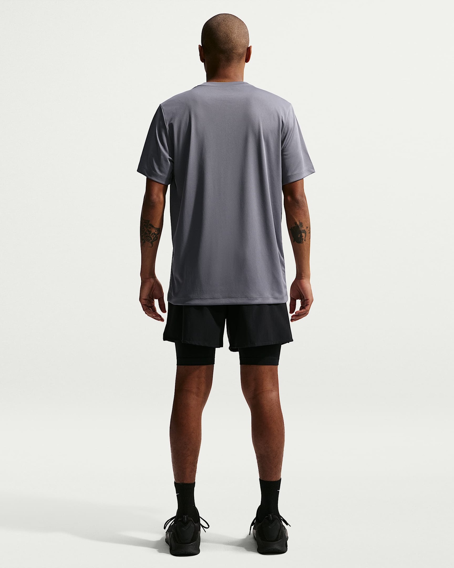 Nike Dri-FIT Erkek Antrenman Tişörtü - Smoke Grey/Siyah