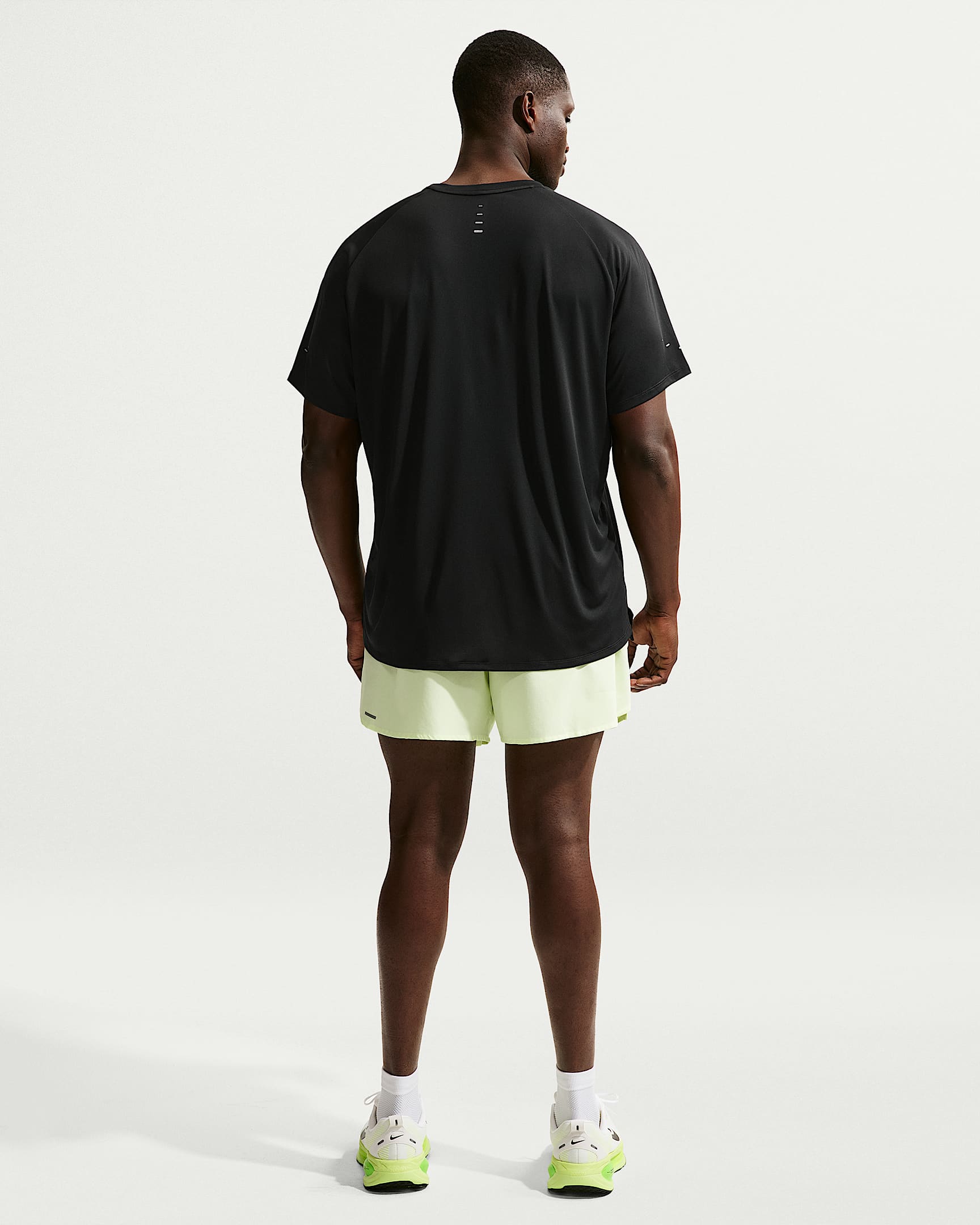 Nike Stride Dri-FIT ADV Kısa Kollu Erkek Koşu Üstü - Siyah