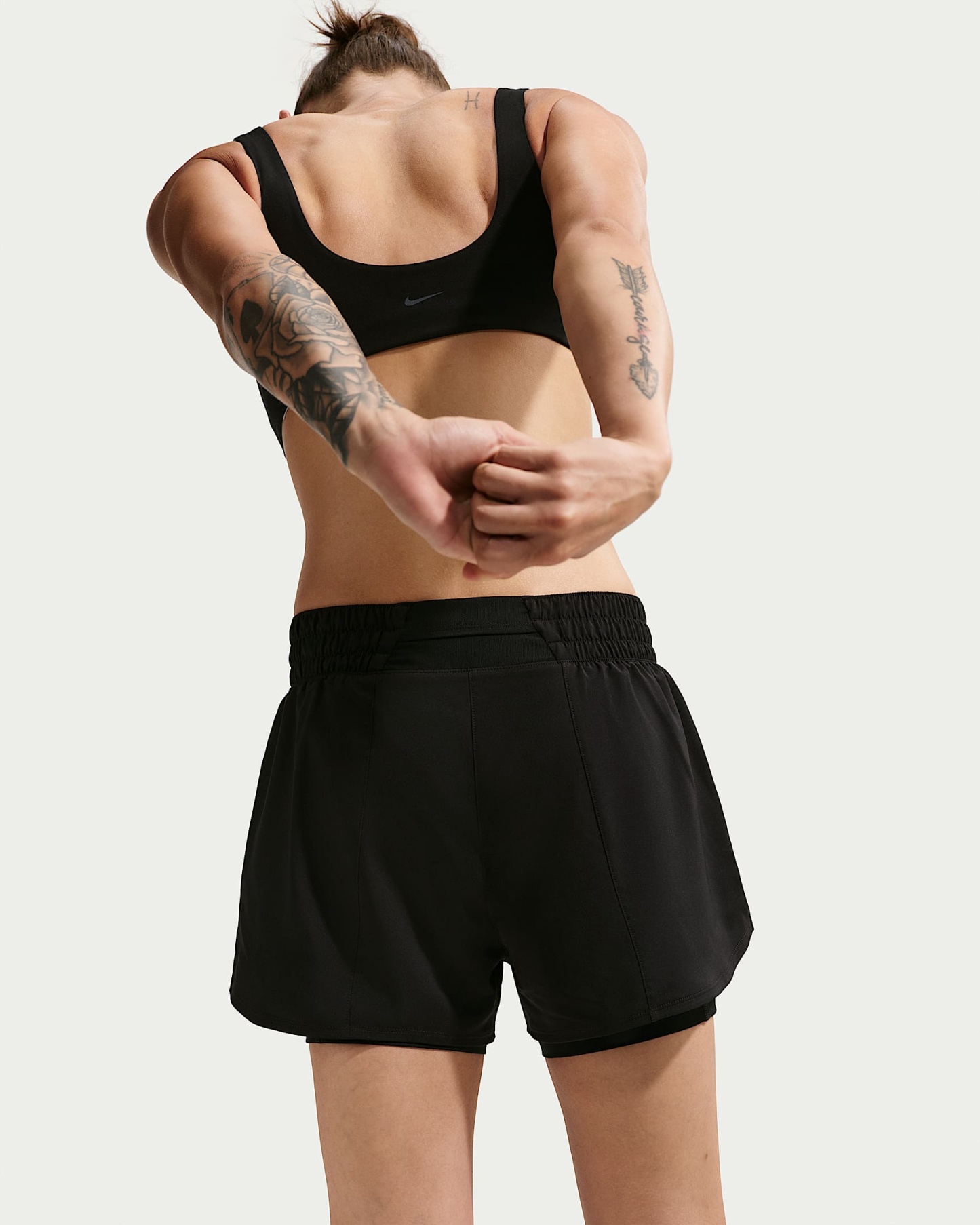 Nike One Dri-FIT Yüksek Belli 8 cm 2'si 1 Arada Kadın Şortu - Siyah/Beyaz
