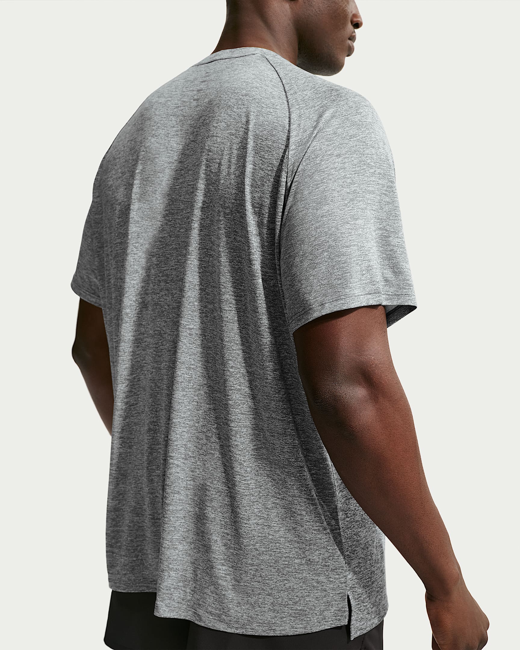 Nike Stride Dri-FIT ADV Kısa Kollu Erkek Koşu Üstü - Smoke Grey/Heather