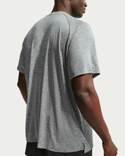 Nike Stride Dri-FIT ADV Kısa Kollu Erkek Koşu Üstü - Smoke Grey/Heather