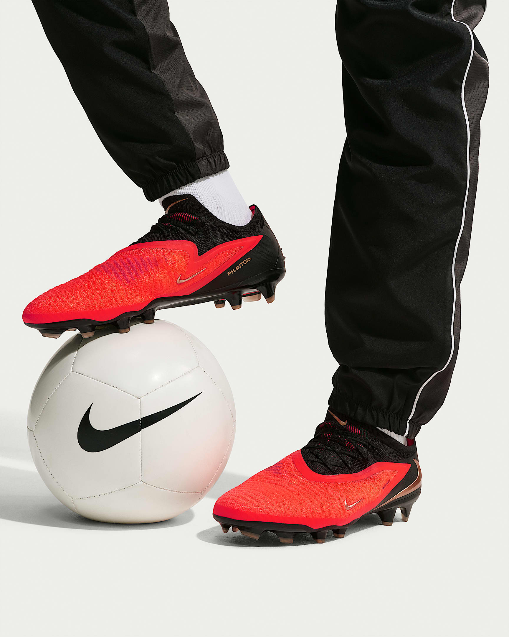 Nike Phantom 6 Low Elite Kuru Çim Zemin Kramponu - Bright Crimson/Bright Crimson/Siyah