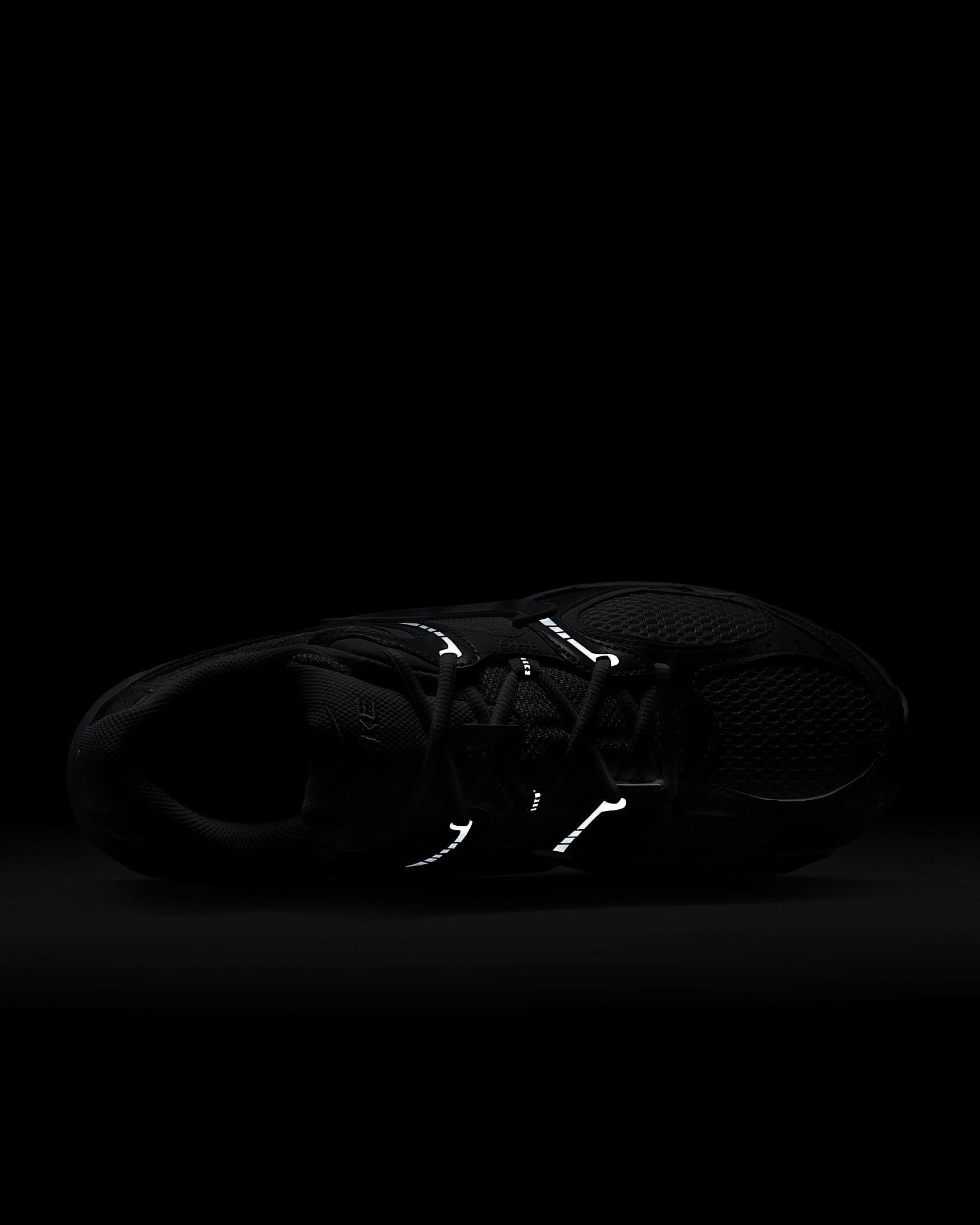 Nike V5 RNR Erkek Ayakkabısı - Beyaz/Siyah/Metallic Silver/Beyaz