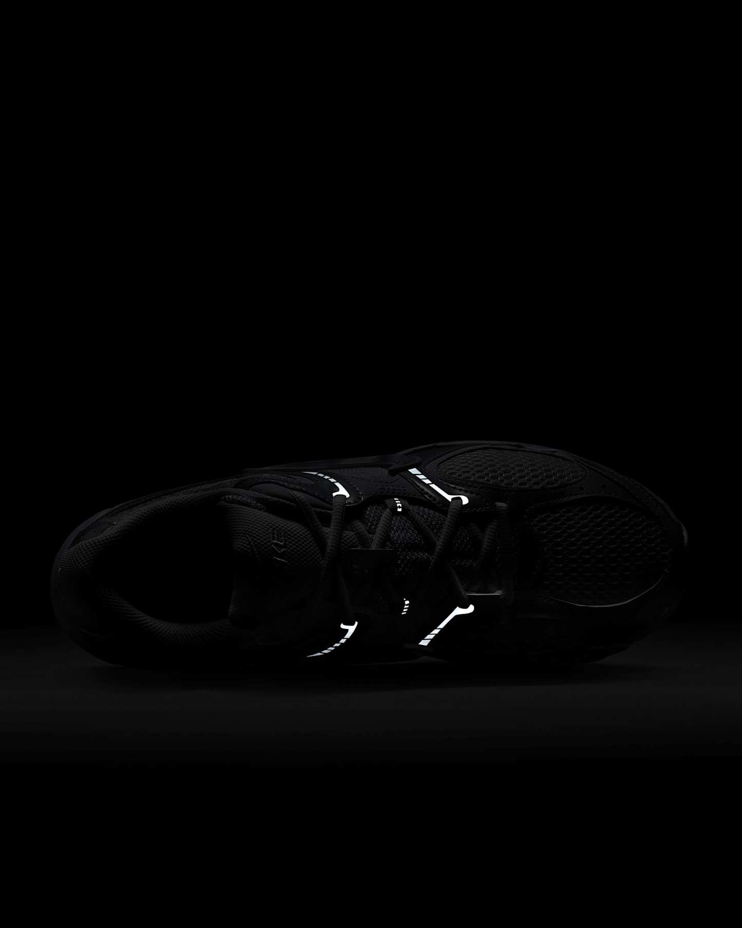 Nike V5 RNR Erkek Ayakkabısı - Beyaz/Siyah/Metallic Silver/Beyaz