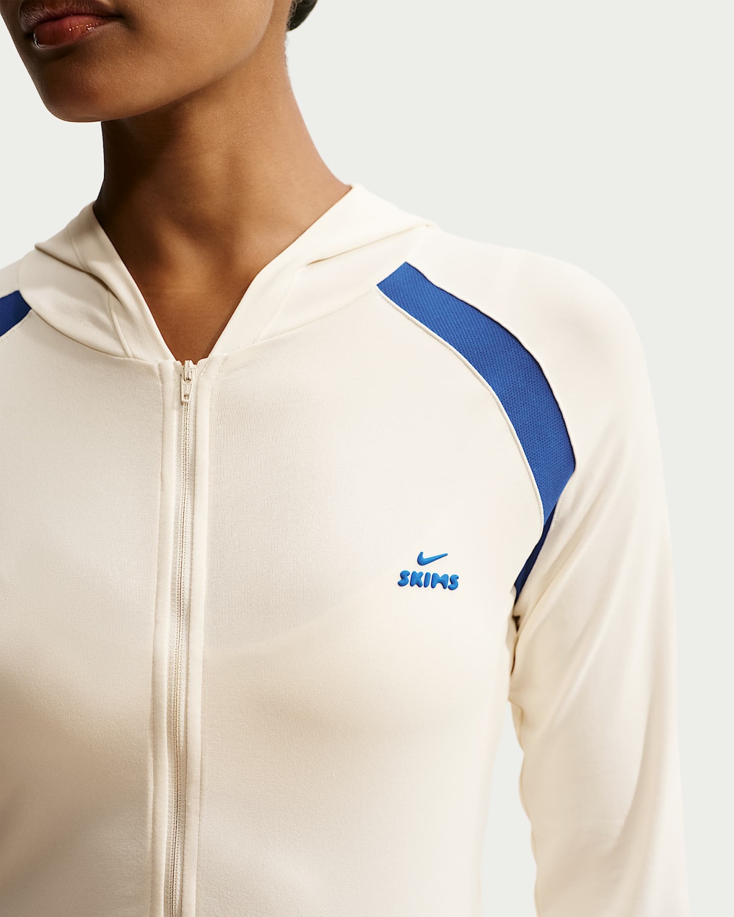 NikeSKIMS Stretch Knit Tam Fermuarlı Baby Kapüşonlu Kadın Üst - NSKM Actv Ivory/NSKM Cobalt