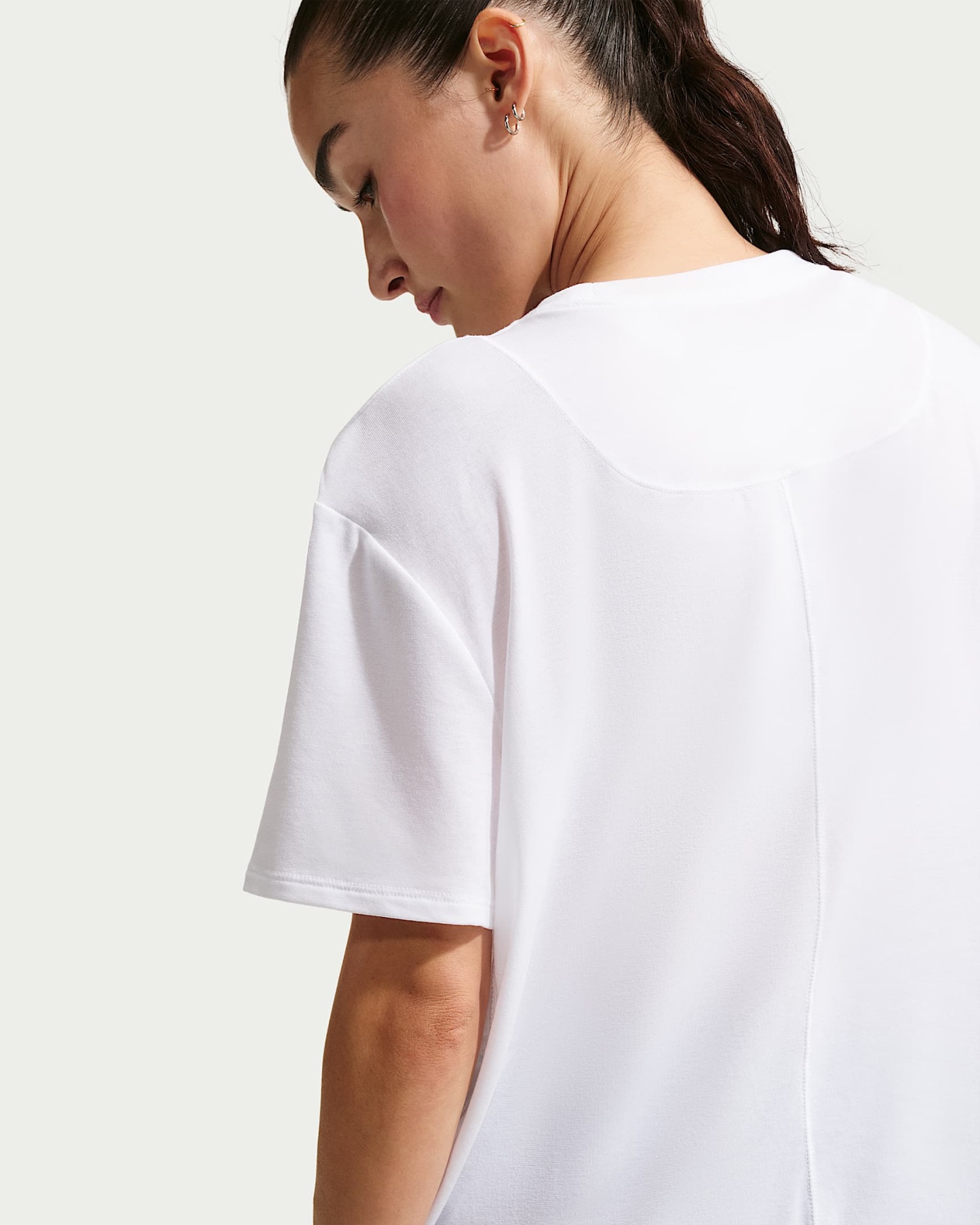 Nike One Relaxed Dri-FIT Kısa Kollu Kadın Üstü - Beyaz/Siyah