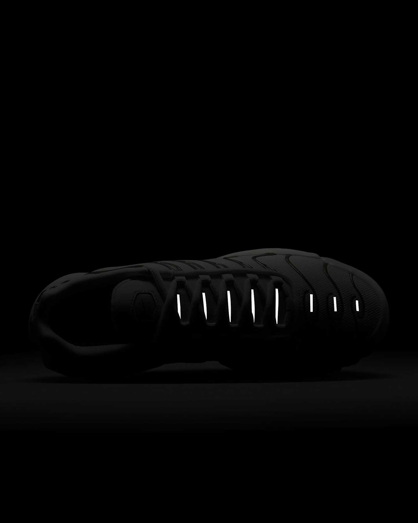 Nike Air Max Plus SE Kadın Ayakkabısı - Beyaz/Pure Platinum/Siyah