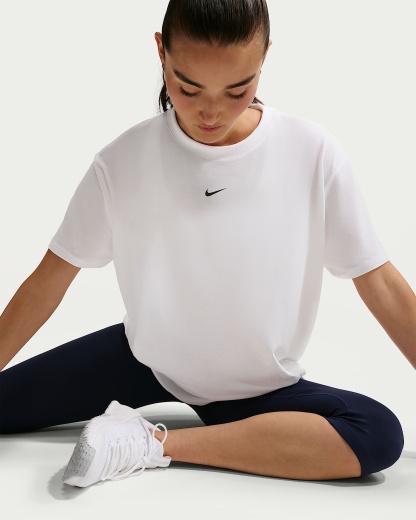 Nike One Relaxed Dri-FIT Kısa Kollu Kadın Üstü - Beyaz/Siyah