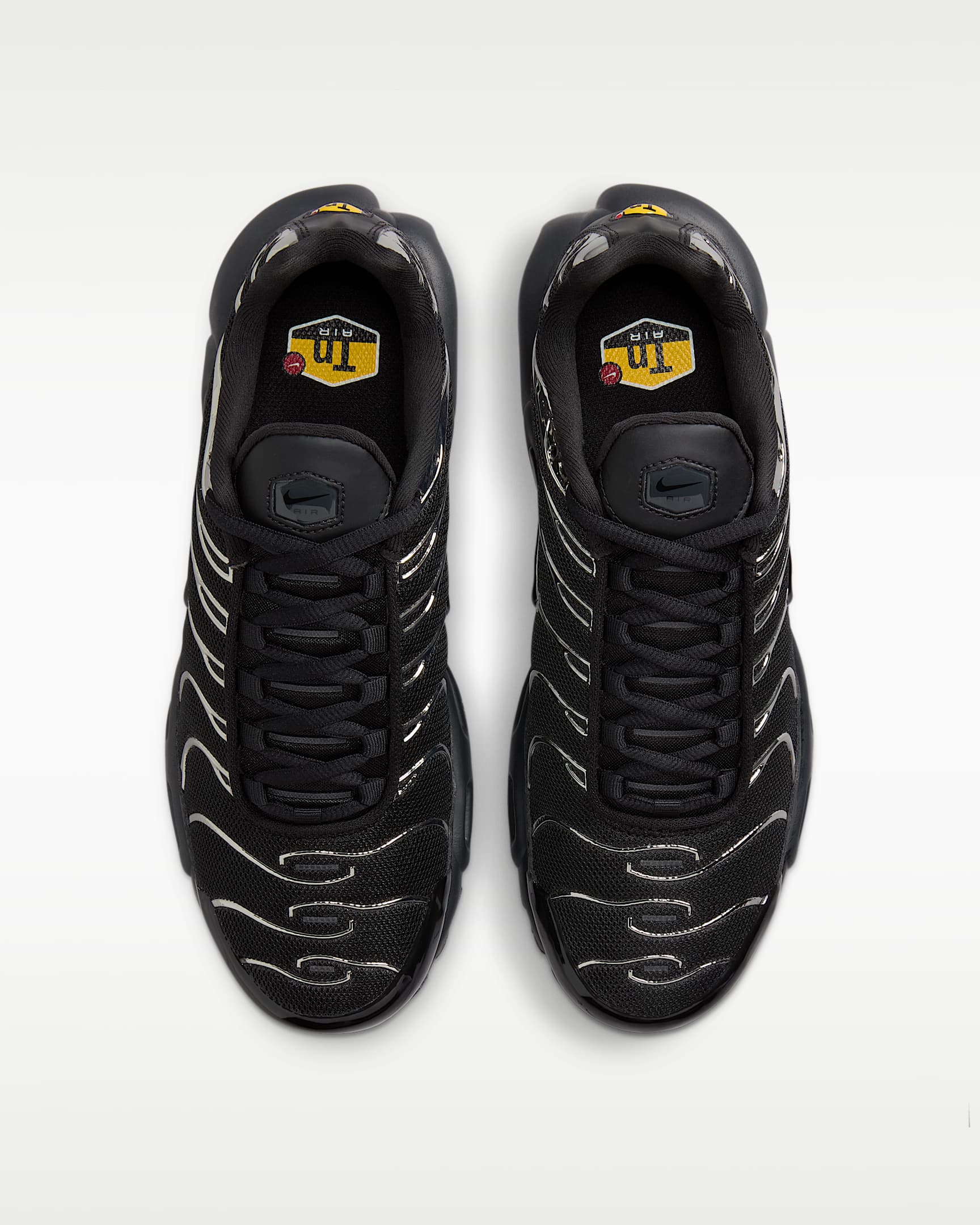 Nike Air Max Plus SE Kadın Ayakkabısı - Siyah/Metallic Silver/Laser Crimson/Off Noir