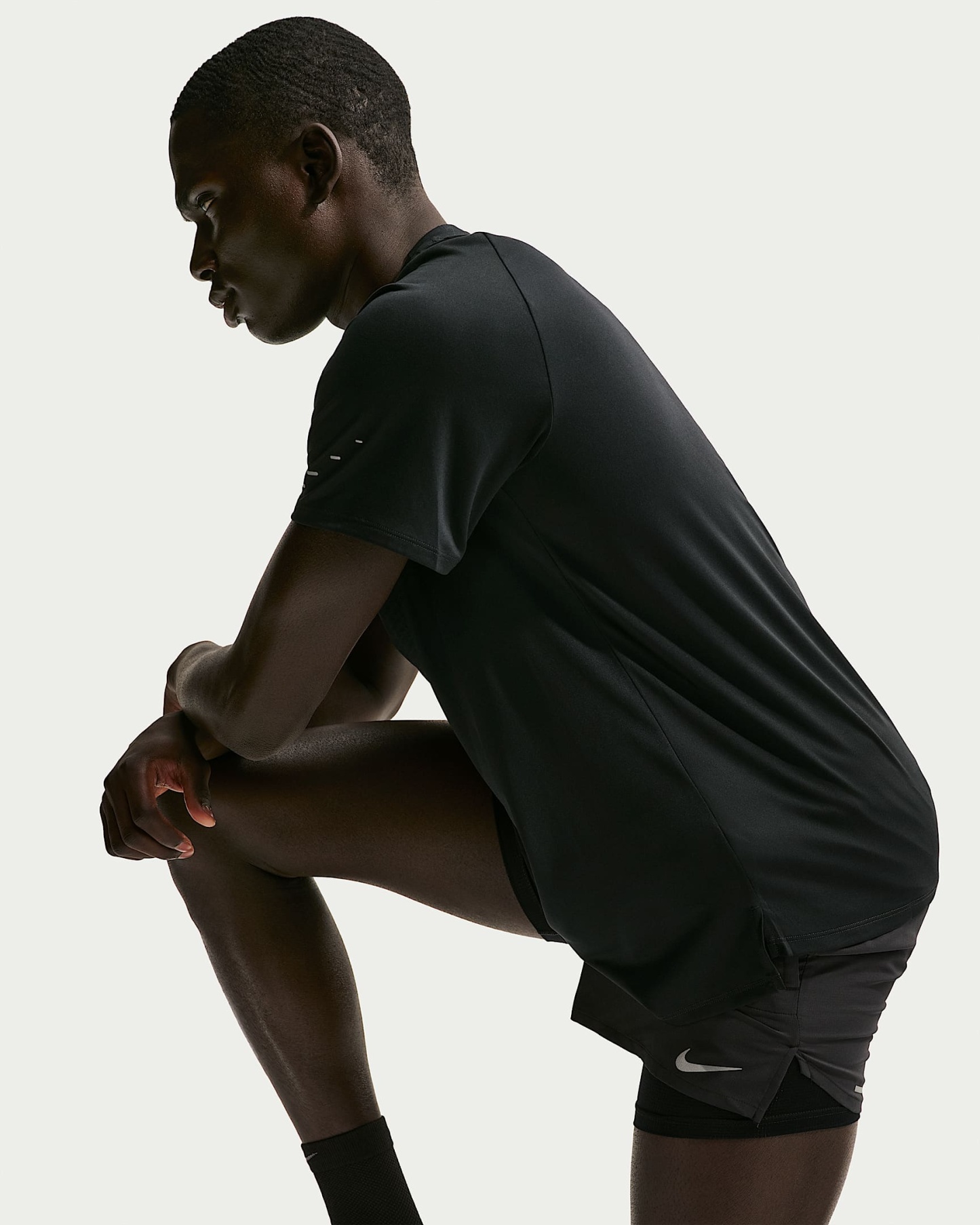 Nike Stride Dri-FIT ADV Kısa Kollu Erkek Koşu Üstü - Siyah