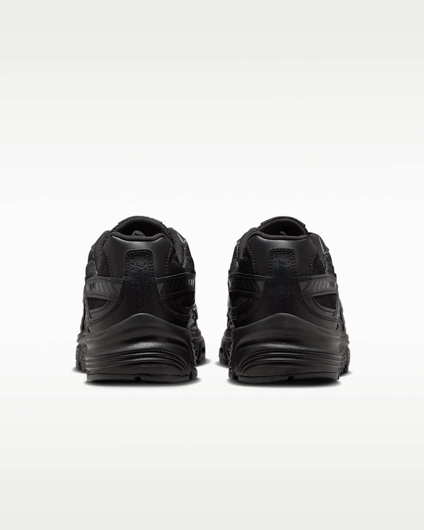 Nike Initiator Kadın Ayakkabısı - Siyah/Dark Smoke Grey