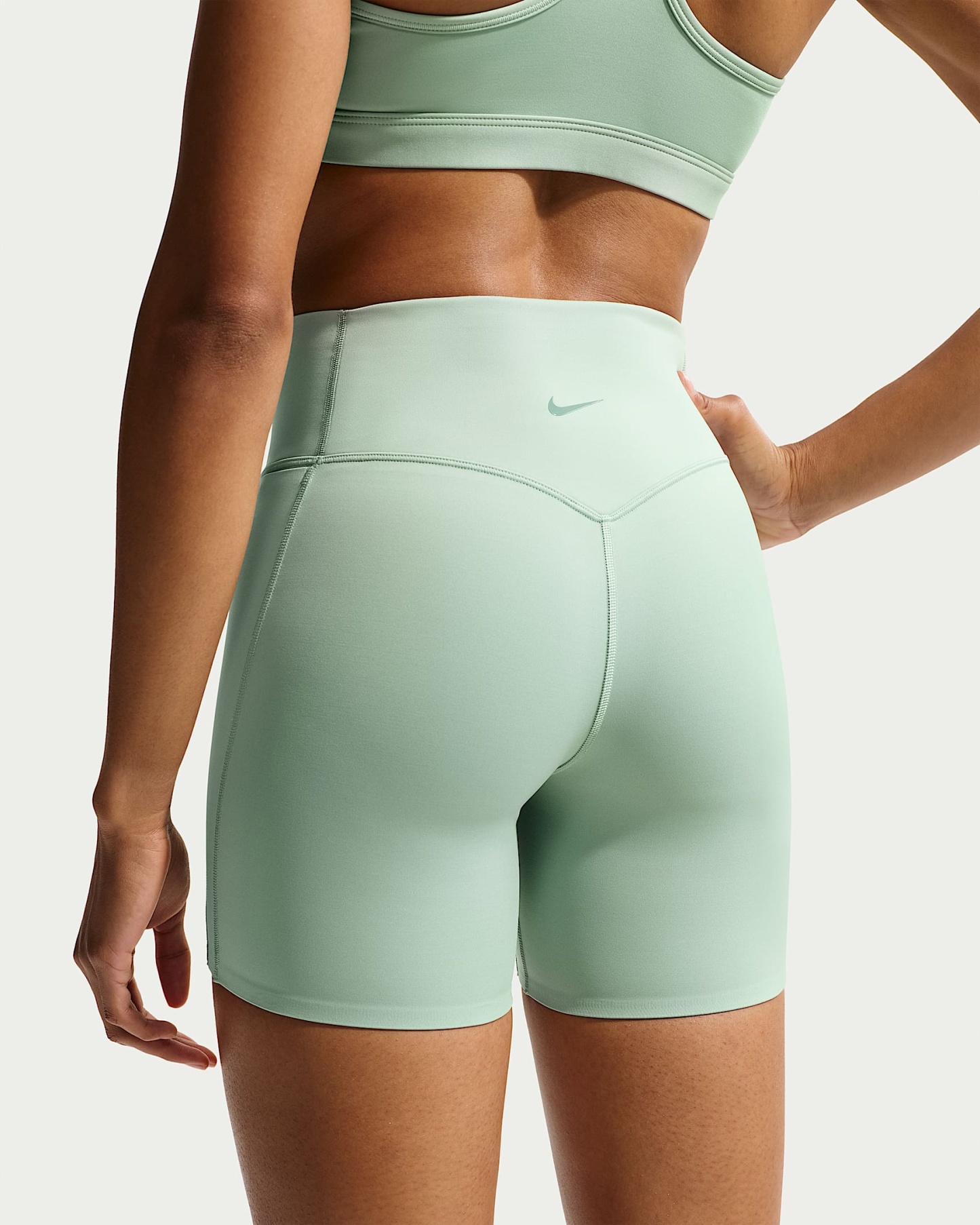 Nike Universa Yüksek Belli Ön Dikişsiz 13 cm Kadın Bisiklet Şortu - Steam/Dutch Green/Dutch Green