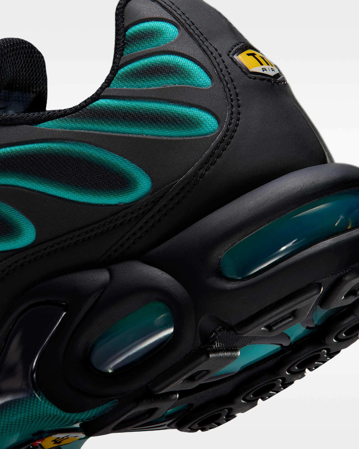 Nike Air Max Plus Erkek Ayakkabısı - Siyah/Dusty Cactus