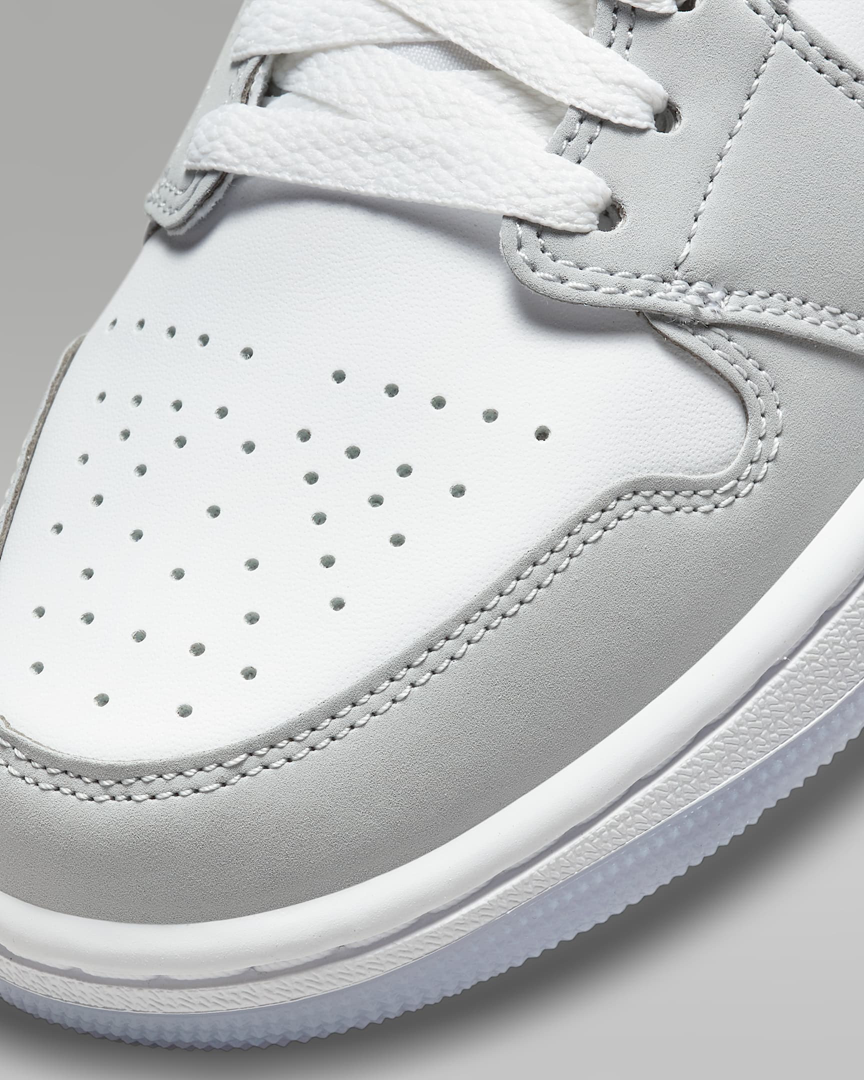 Air Jordan 1 Mid Kadın Ayakkabısı - Beyaz/Wolf Grey/Aluminum