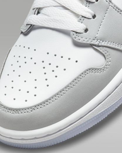 Air Jordan 1 Mid Kadın Ayakkabısı - Beyaz/Wolf Grey/Aluminum