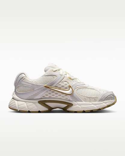 Nike V5 RNR Yansıtıcı Tasarım Vurgulu Kadın Ayakkabısı - Sail/Parachute Beige/Light Orewood Brown/Sail