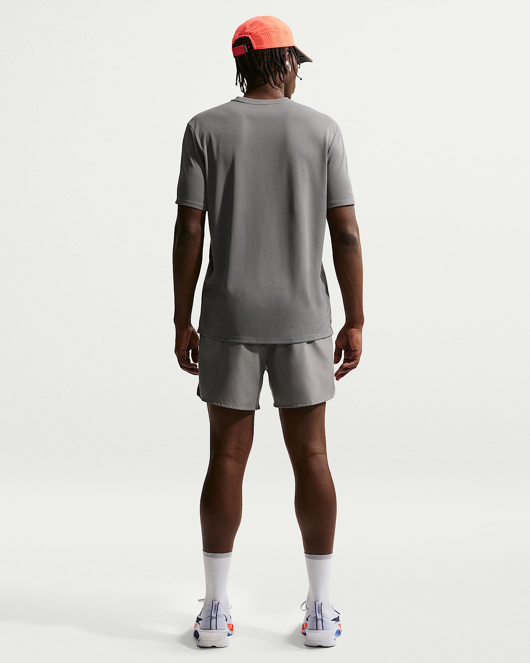 Nike Miler Dri-FIT Kısa Kollu Erkek Koşu Üstü - Smoke Grey/Iron Grey