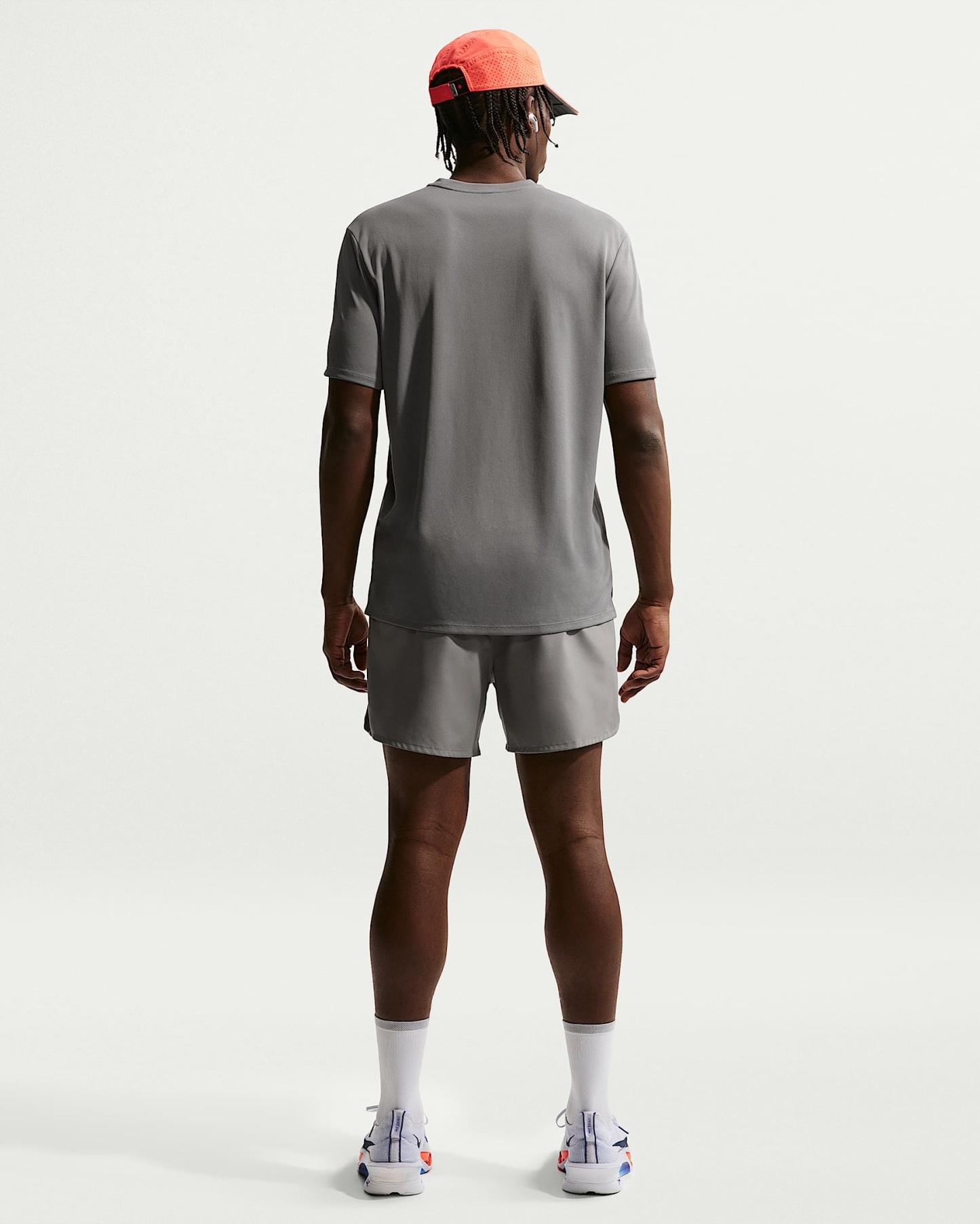Nike Miler Dri-FIT Kısa Kollu Erkek Koşu Üstü - Smoke Grey/Iron Grey