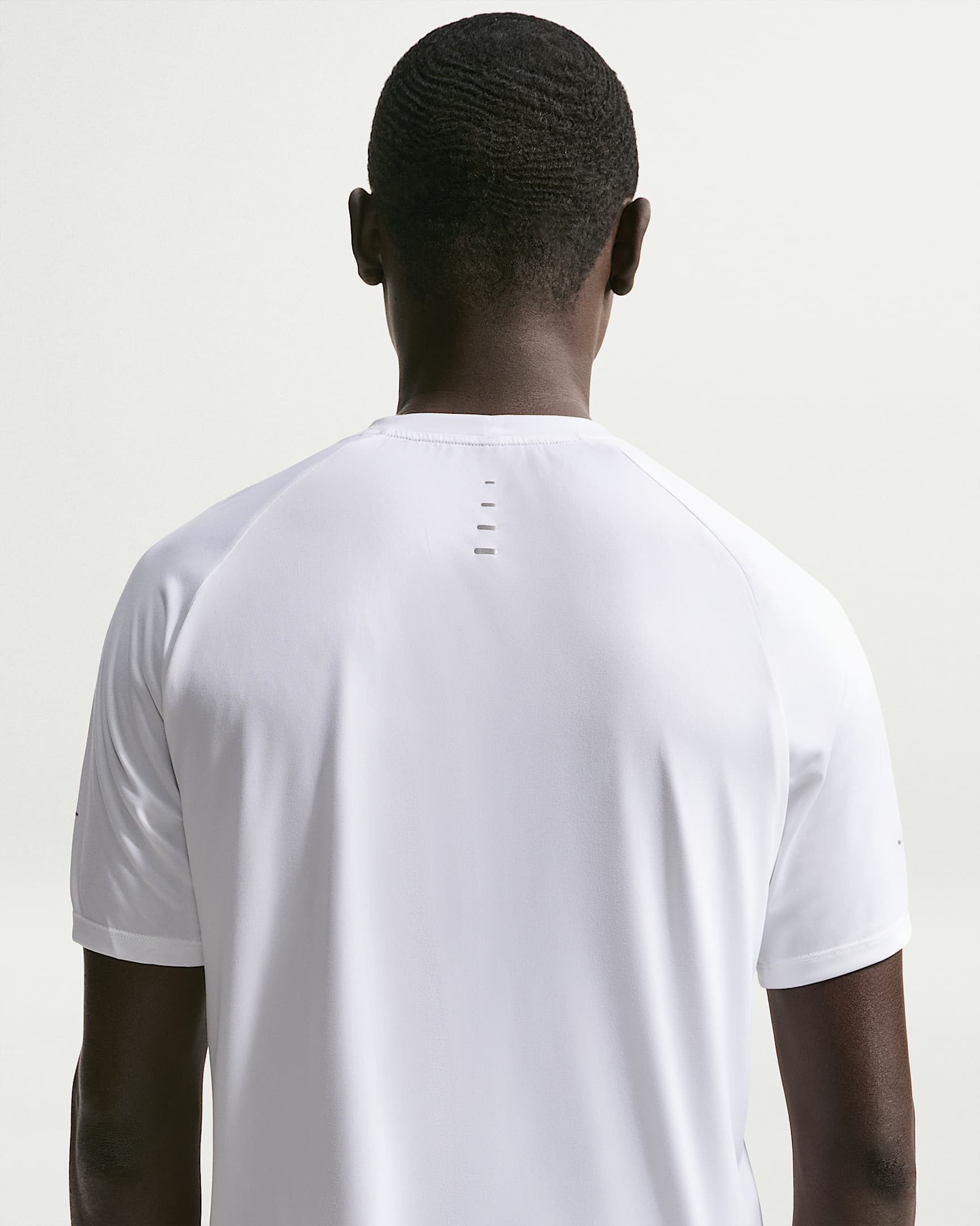 Nike Stride Dri-FIT ADV Kısa Kollu Erkek Koşu Üstü - Beyaz