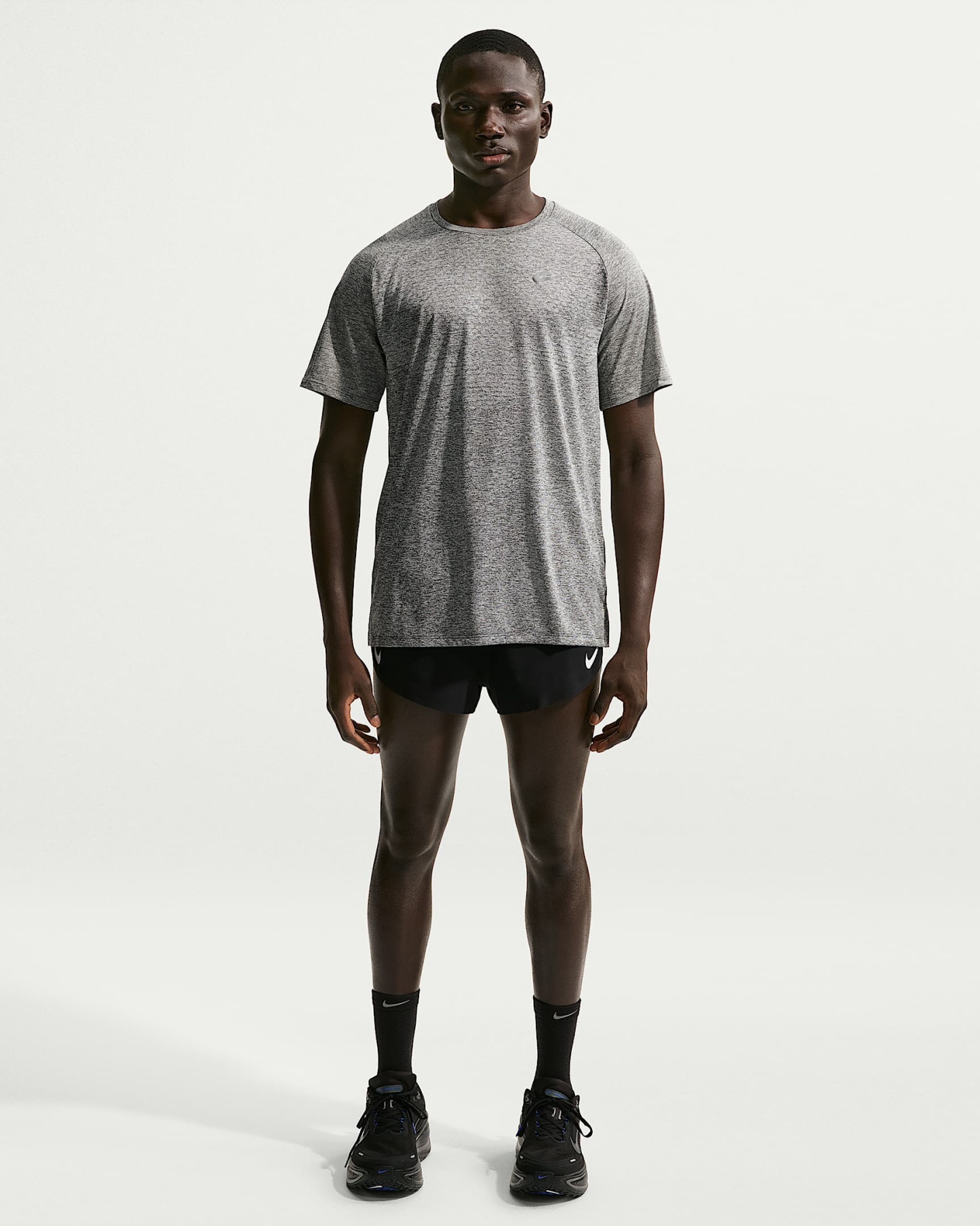 Nike Stride Dri-FIT ADV Kısa Kollu Erkek Koşu Üstü - Smoke Grey/Heather