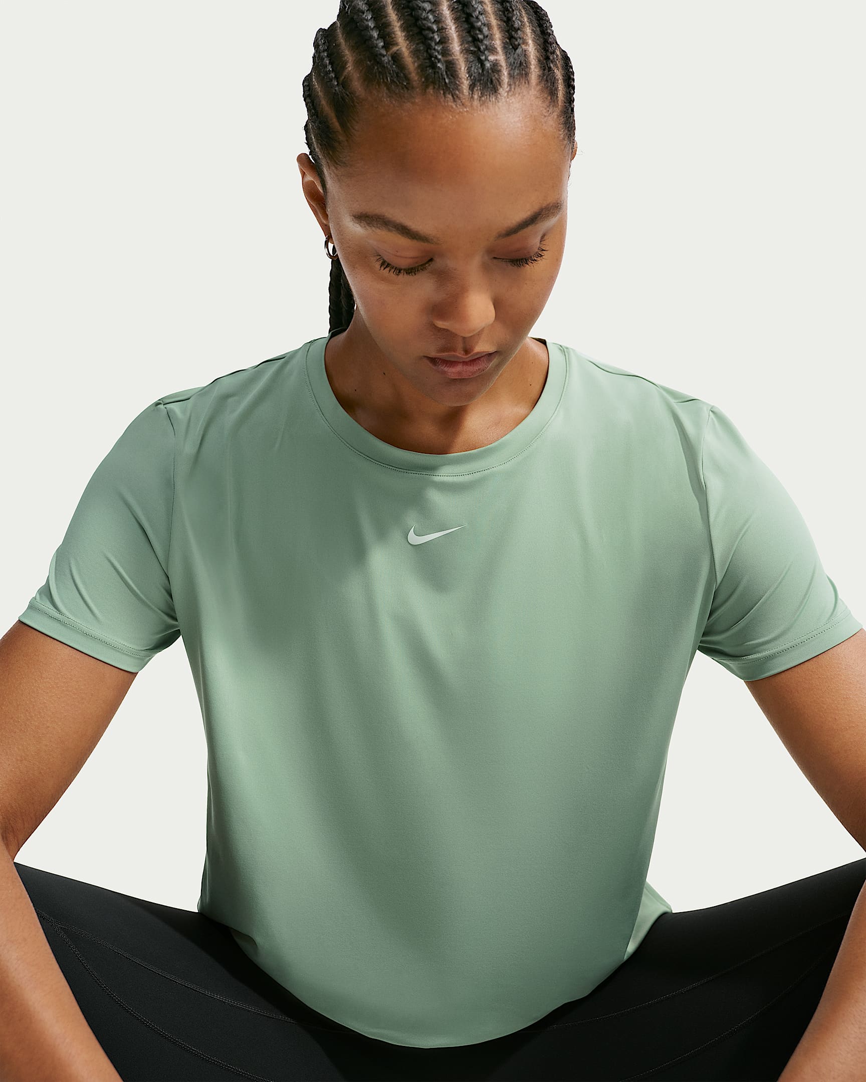 Nike One Classic Dri-FIT Kısa Kollu Kadın Üstü - Steam/Beyaz