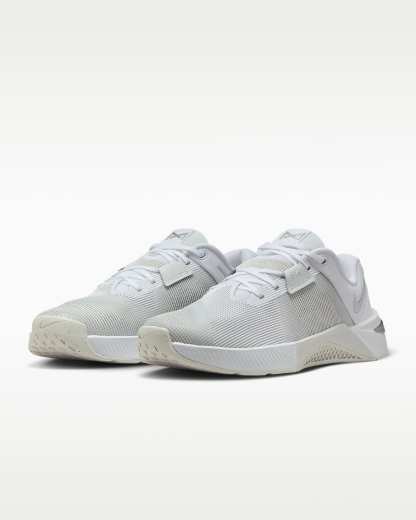 Nike Metcon 10 Kadın Antrenman Ayakkabısı - Beyaz/Platinum Tint/Wolf Grey/Metallic Silver