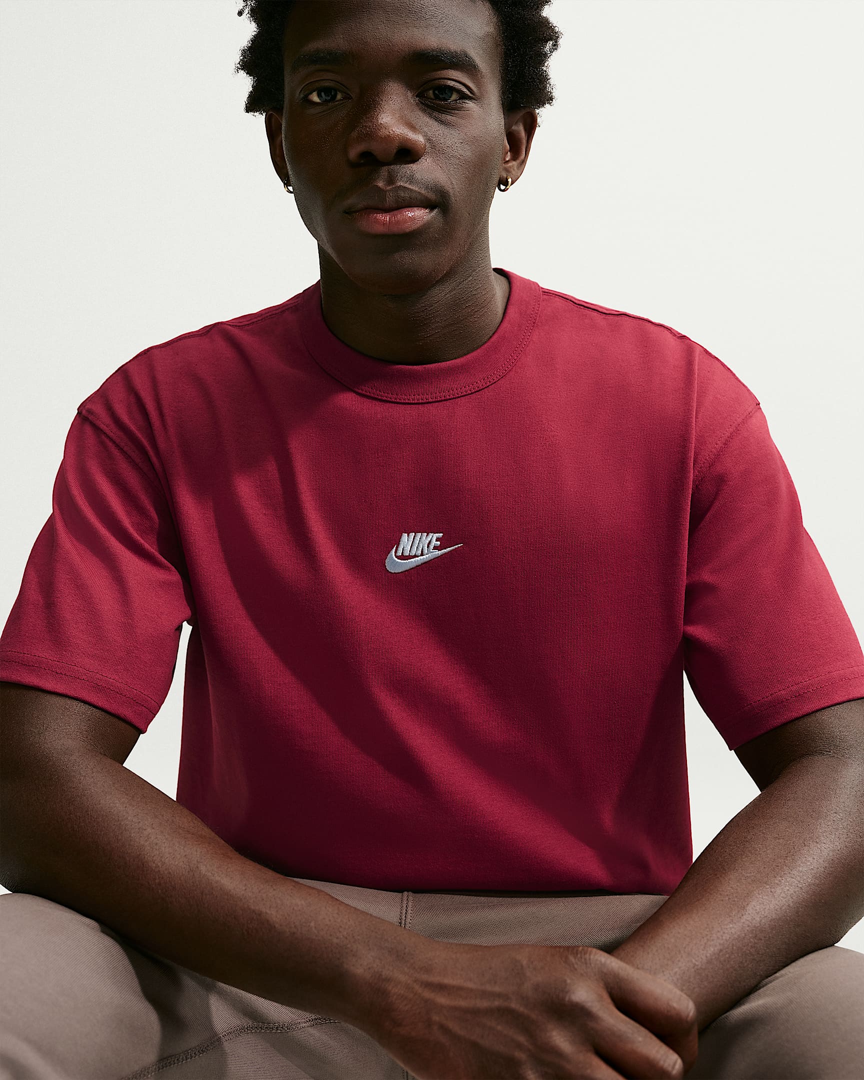 Nike Sportswear Premium Essentials Erkek Tişörtü - Team Red