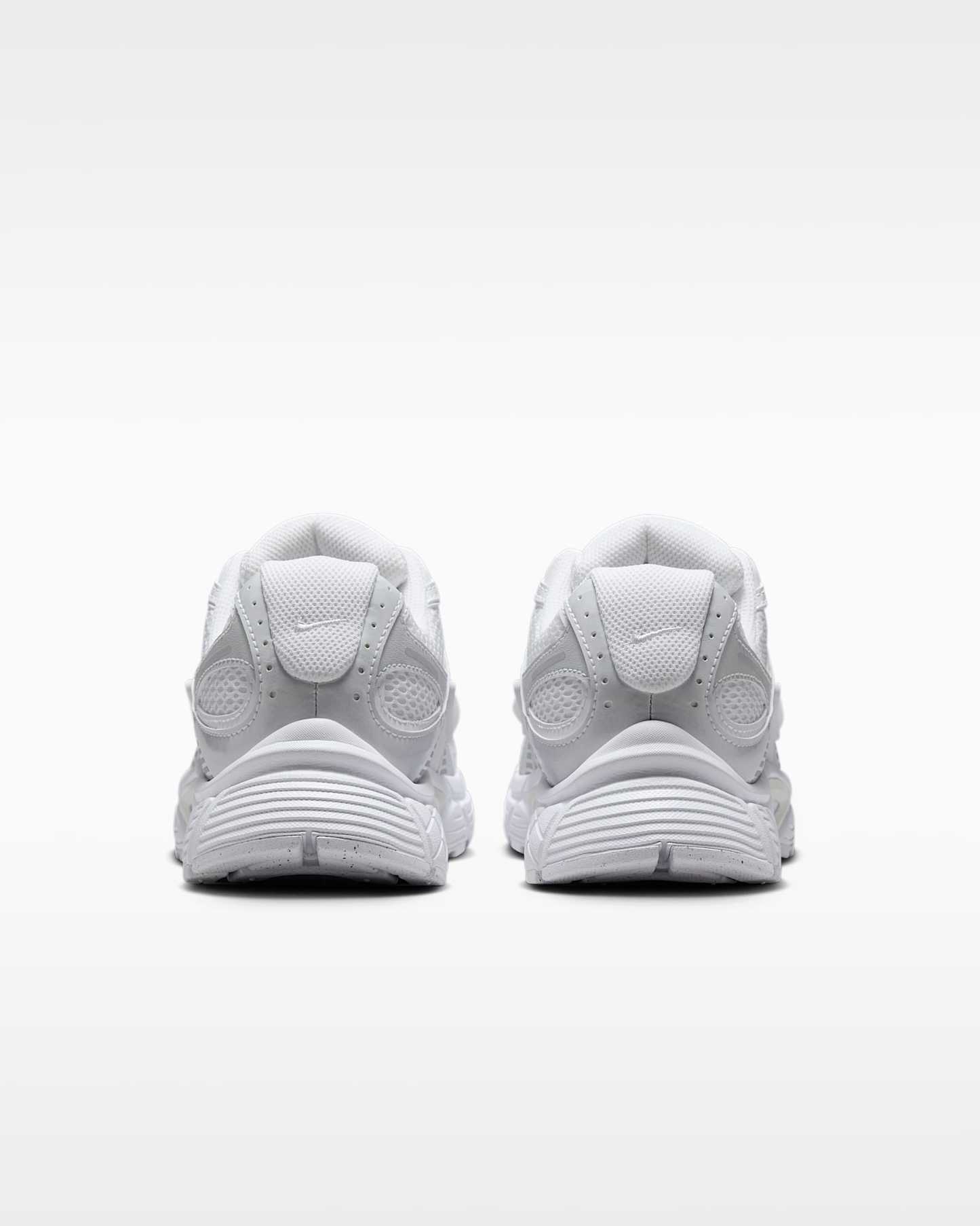 Nike V5 RNR Yansıtıcı Tasarım Vurgulu Kadın Ayakkabısı - Beyaz/Siyah/Metallic Silver/Beyaz