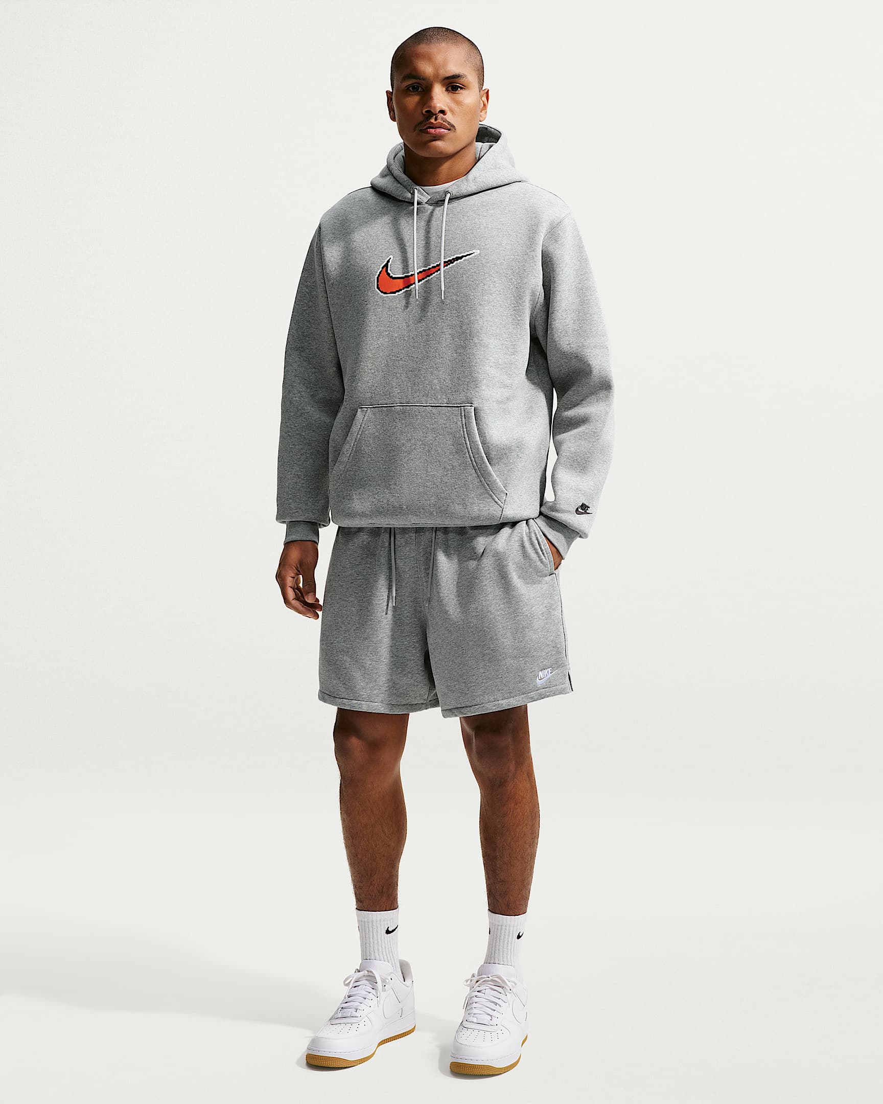 Nike Club Bol Kesimli Fransız Havlu Kumaşı Erkek Şortu - Dark Grey Heather/Light Smoke Grey/Beyaz