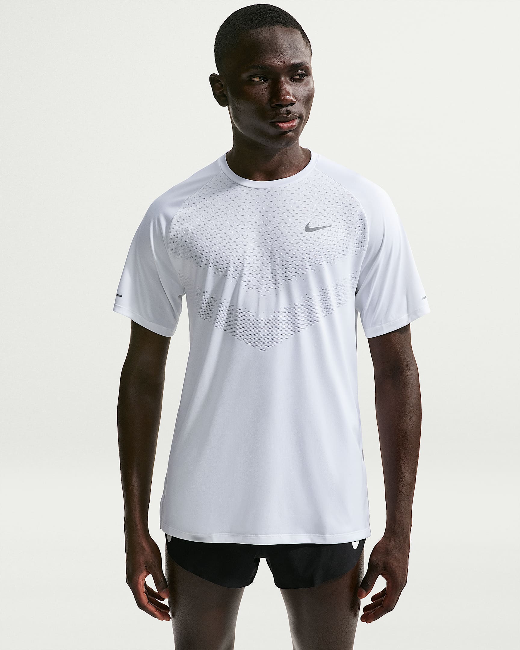 Nike Stride Dri-FIT ADV Kısa Kollu Erkek Koşu Üstü - Beyaz