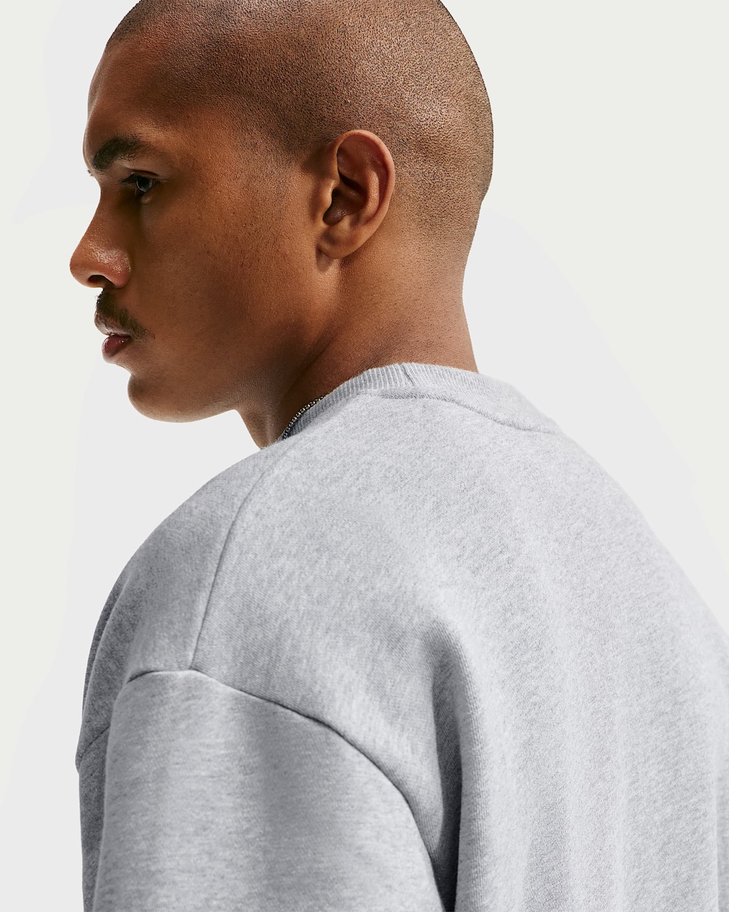 Nike Solo Fleece Crew Yakalı Erkek Sweatshirt'ü - Dark Grey Heather/Sail