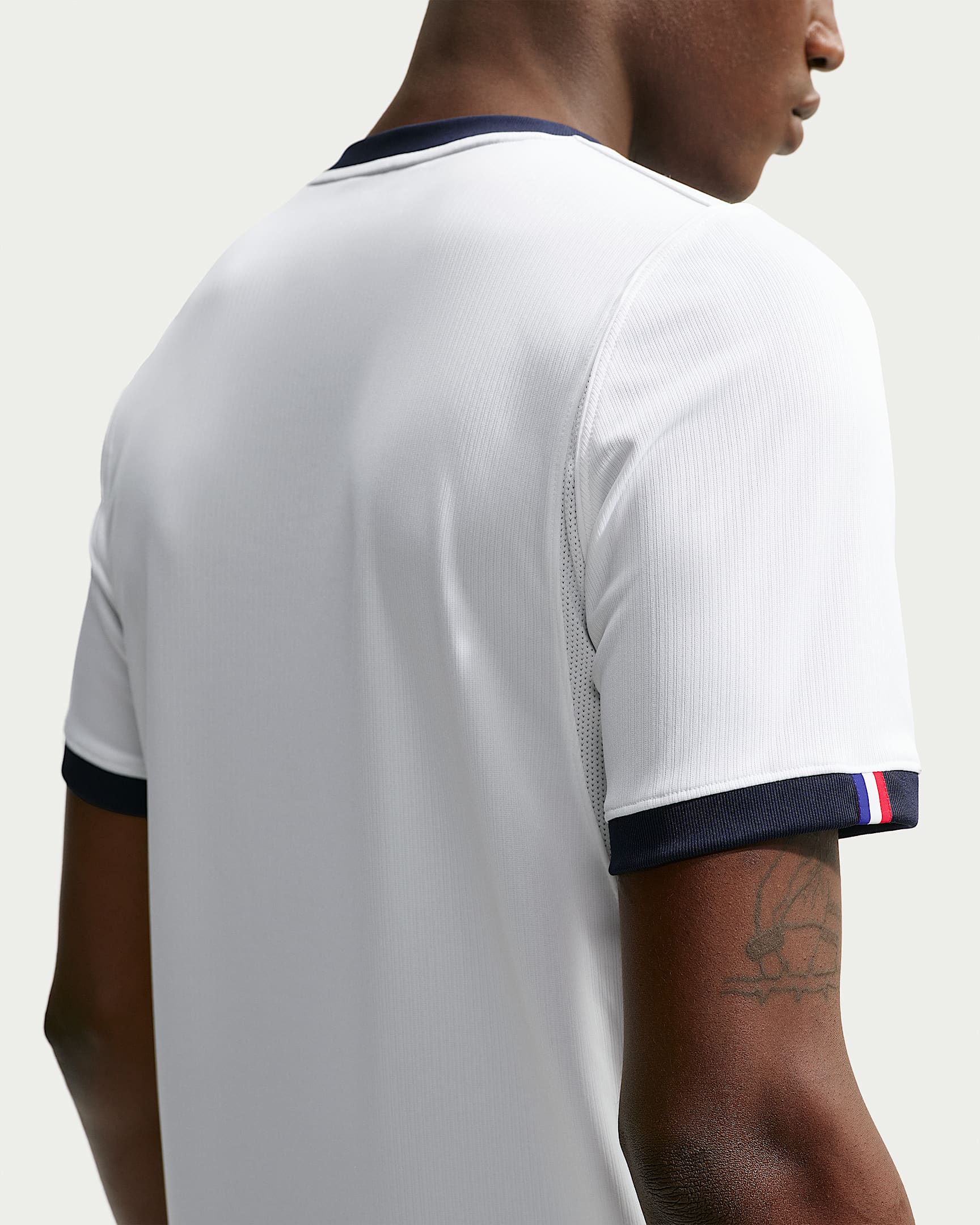 Paris Saint-Germain 2026/27 Stadyum Deplasman Nike Dri-FIT Erkek Futbol Taraftar Forması - Beyaz/College Navy/Global Red/College Navy