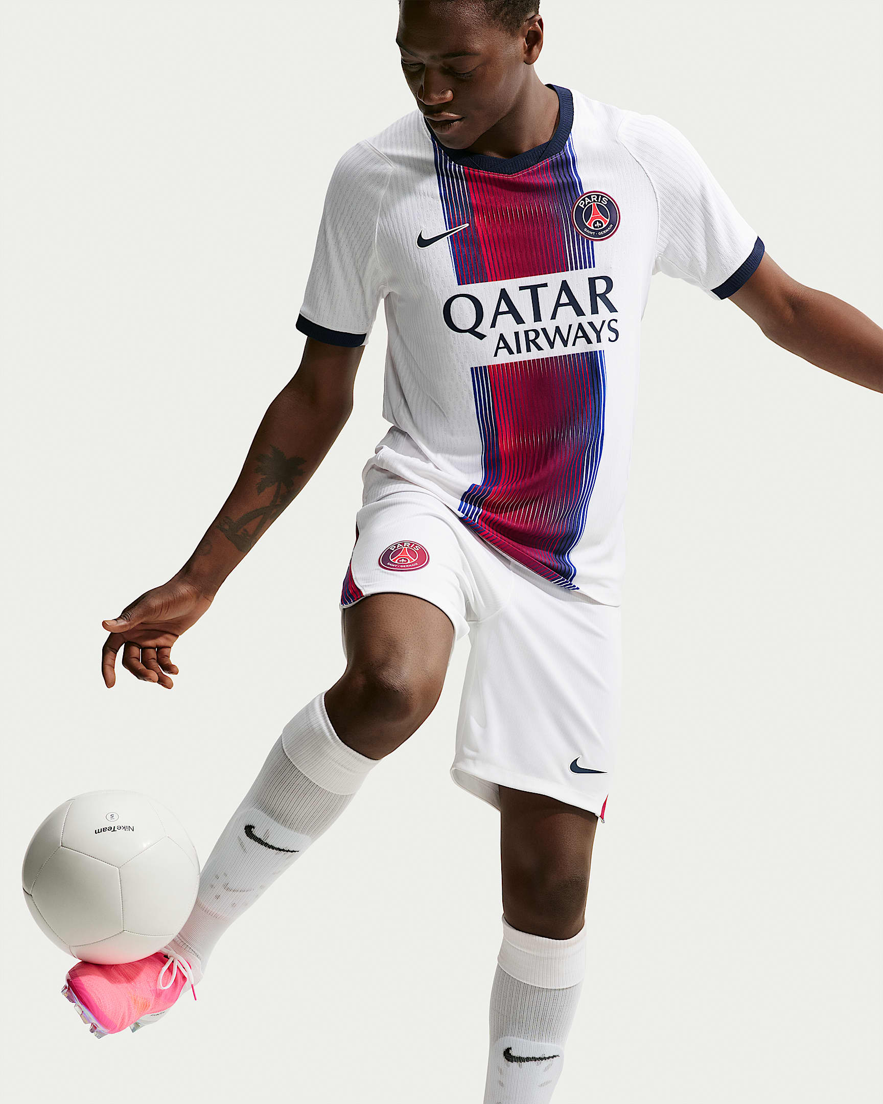 Paris Saint-Germain 2026/27 Maç Deplasman Nike Aero-FIT Orijinal Erkek Futbol Forması - Beyaz/College Navy/Global Red/College Navy