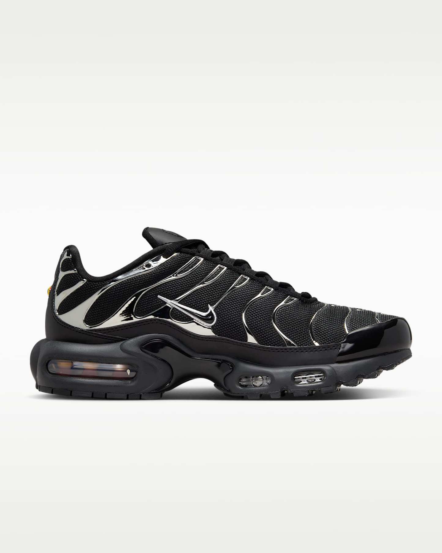 Nike Air Max Plus SE Kadın Ayakkabısı - Siyah/Metallic Silver/Laser Crimson/Off Noir
