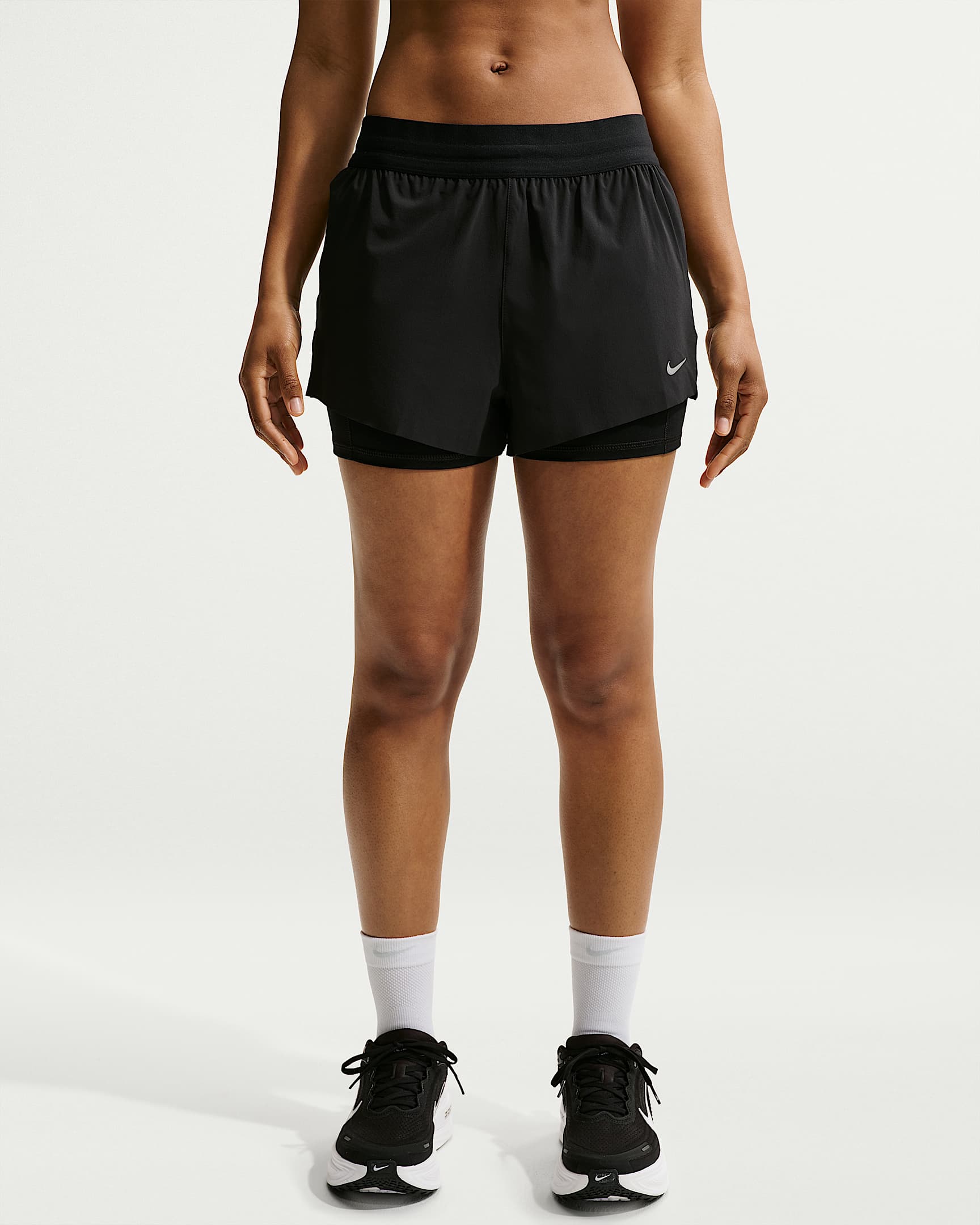 Nike Swift Dri-FIT Normal Belli 2'si 1 Arada Kadın Koşu Şortu - Siyah