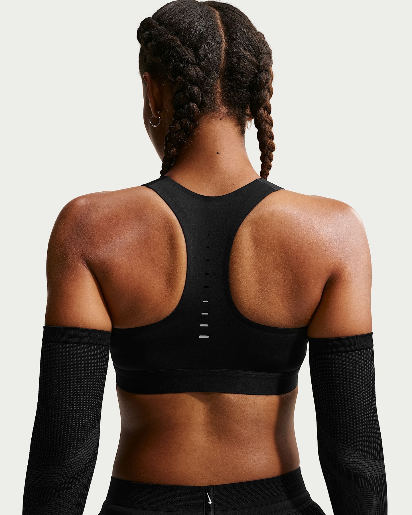 Nike Swift Yüksek Destekli Hafif Astarlı Kadın Spor Sütyeni - Siyah/Gümüş Rengi