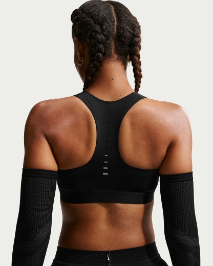 Nike Swift Yüksek Destekli Hafif Astarlı Kadın Spor Sütyeni - Siyah/Gümüş Rengi