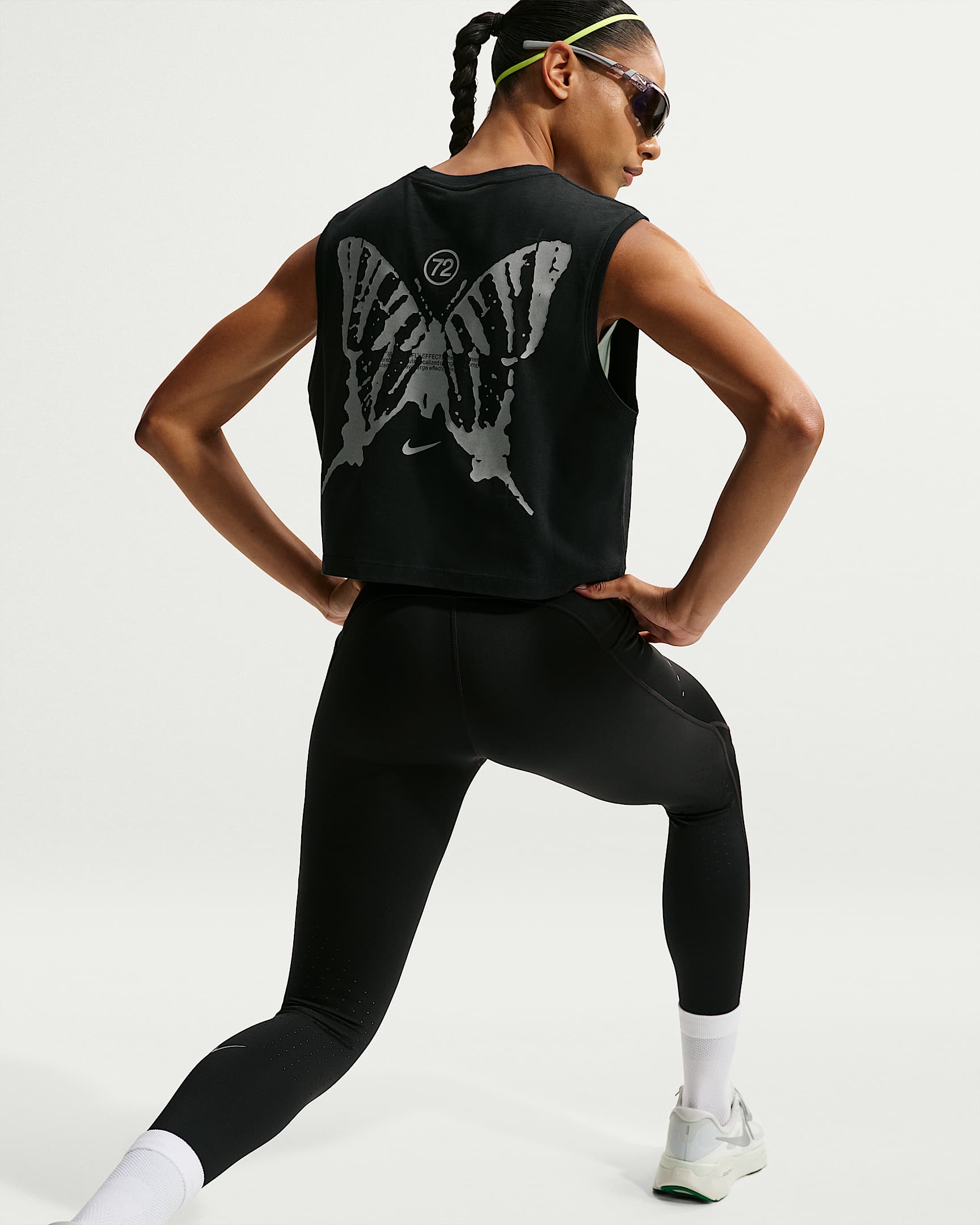 Nike Swift Butterfly Dri-FIT Kolsuz Kadın Koşu Tişörtü - Siyah