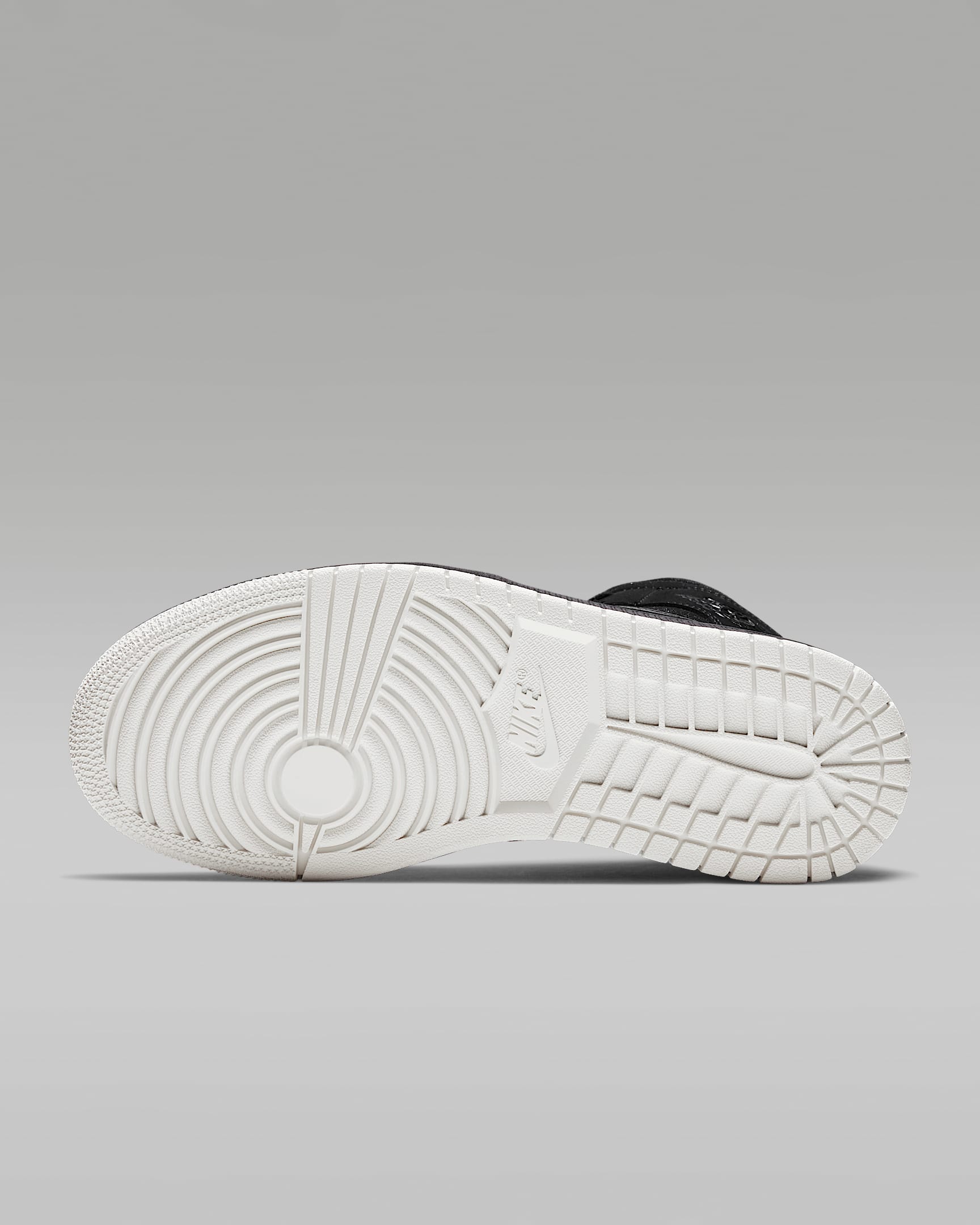 Air Jordan 1 Mid Kadın Ayakkabısı - Siyah/Beyaz/Phantom