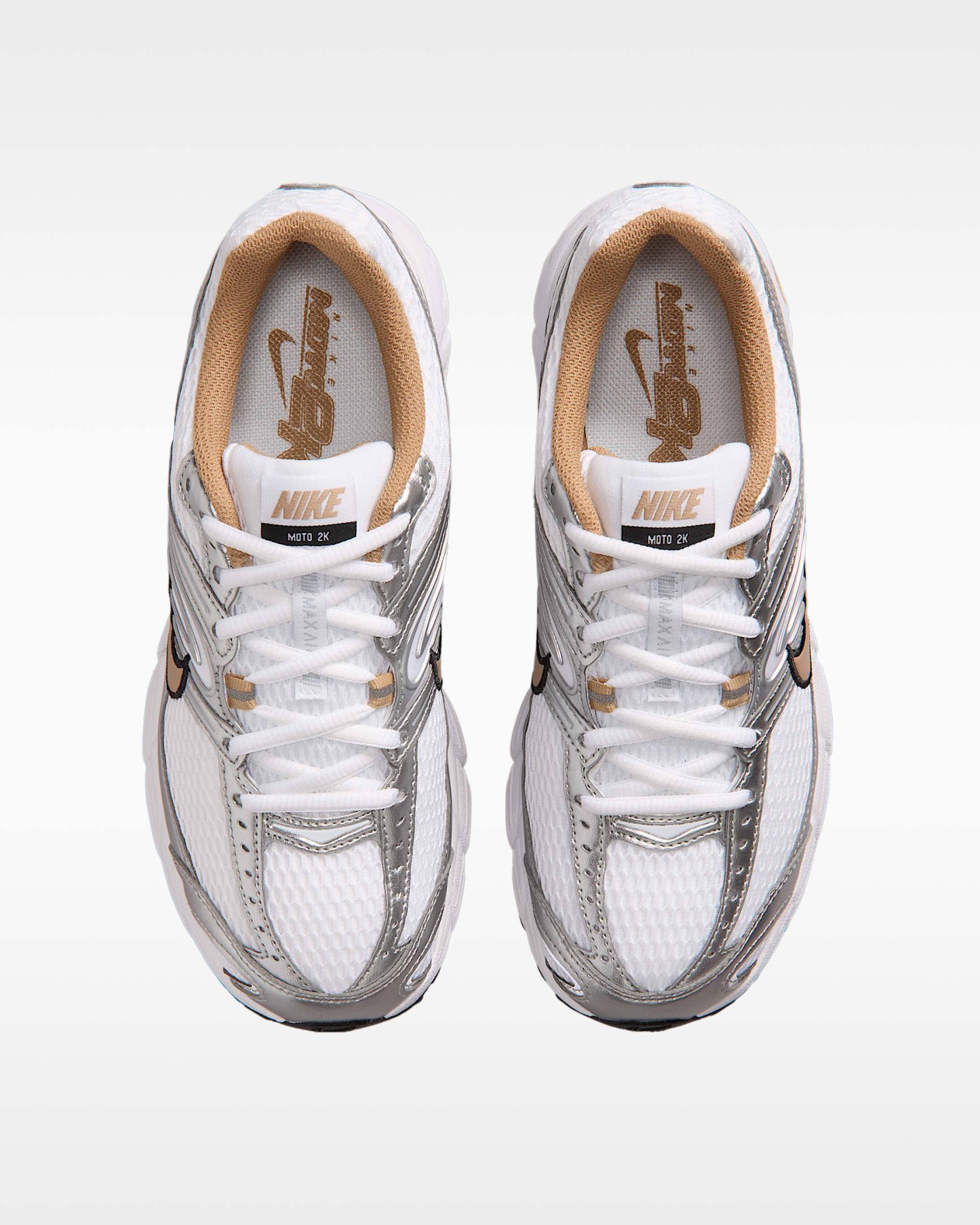 Yansıtıcı Vurgulara Sahip Nike Air Max Moto 2K Kadın Ayakkabısı - Beyaz/Metallic Silver/Siyah/British Khaki