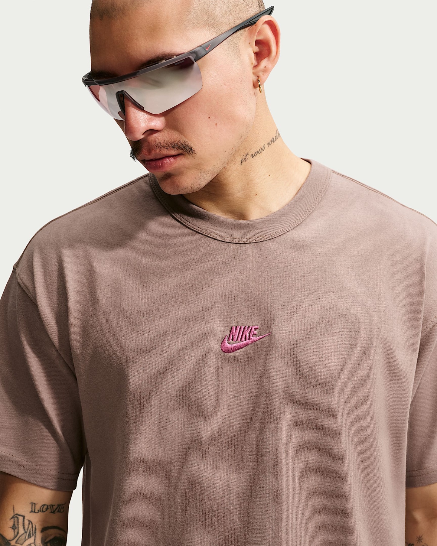 Nike Sportswear Premium Essentials Erkek Tişörtü - Mink Brown